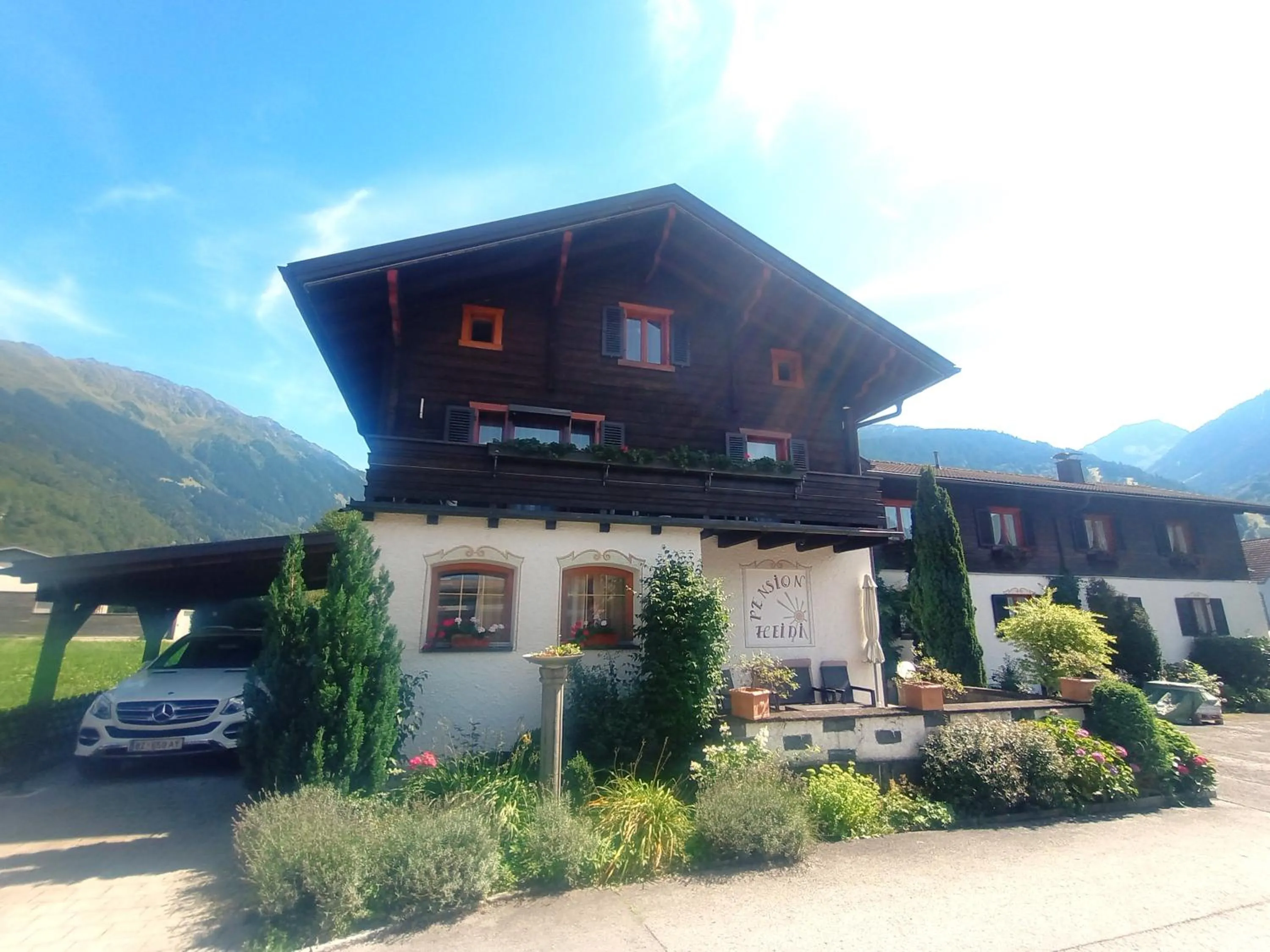 Property building in Alpenfeder Landhaus Heidi