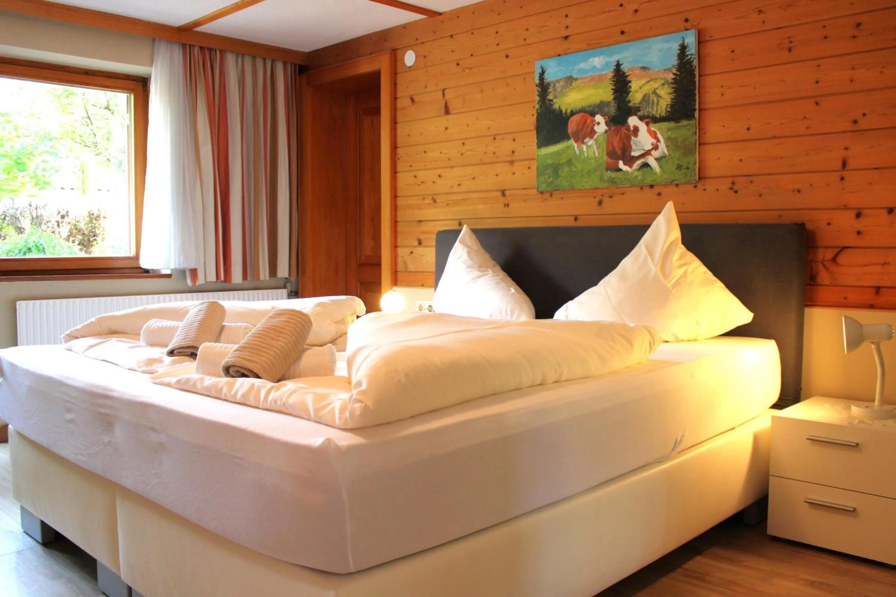 Bedroom, Bed in Alpenfeder Landhaus Heidi