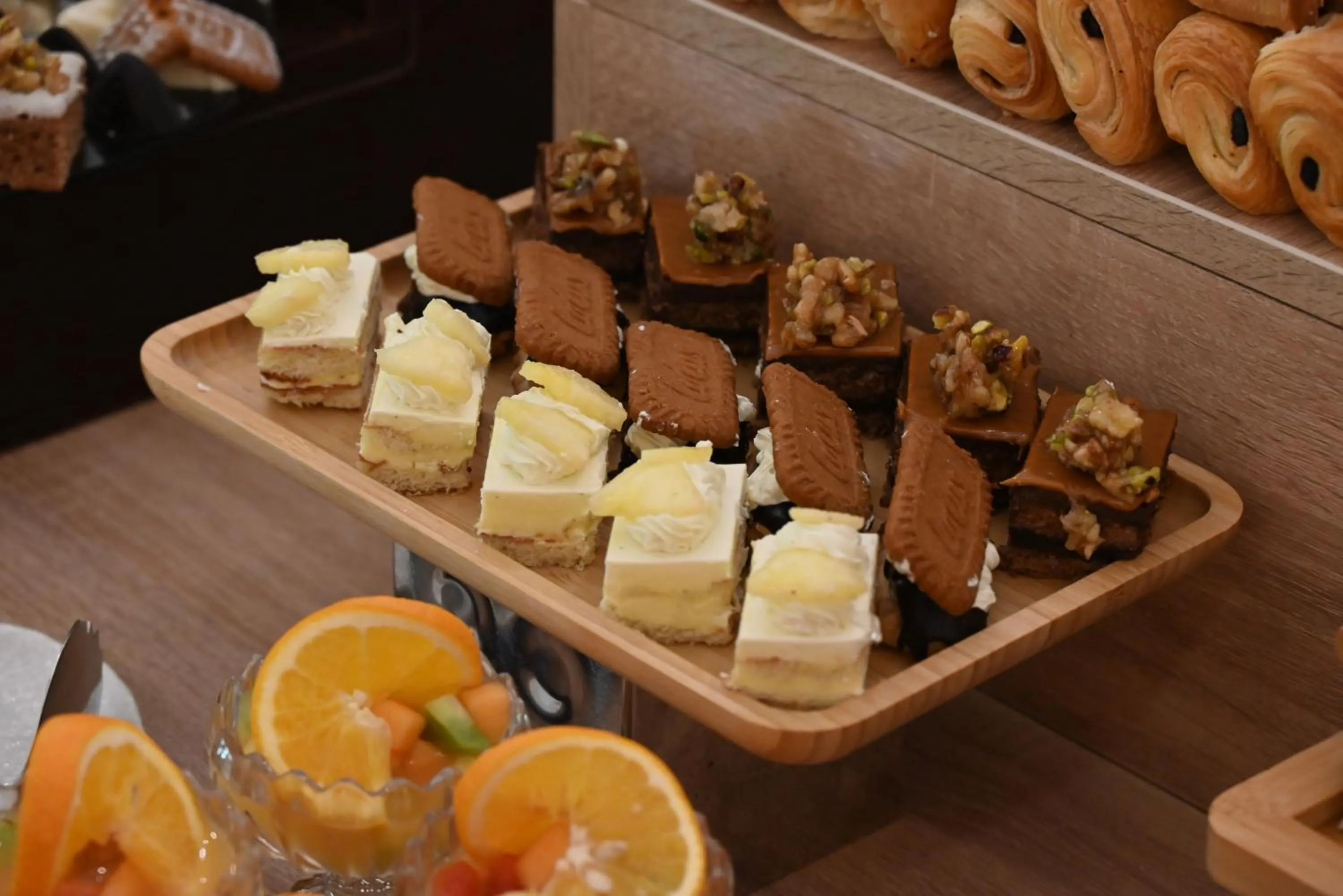 Restaurant/places to eat in Green Park Hotel