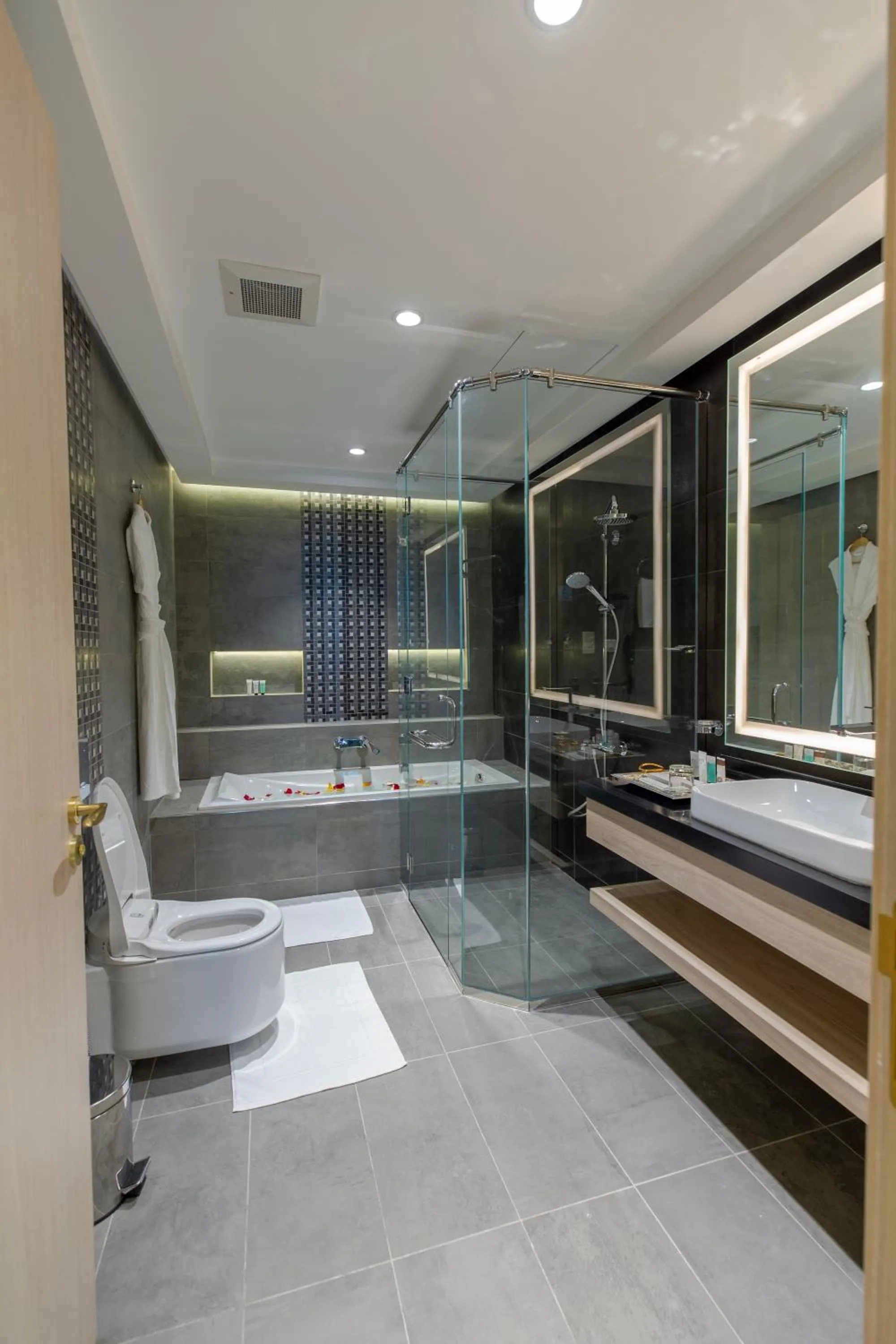 Bathroom in Green Park Hotel