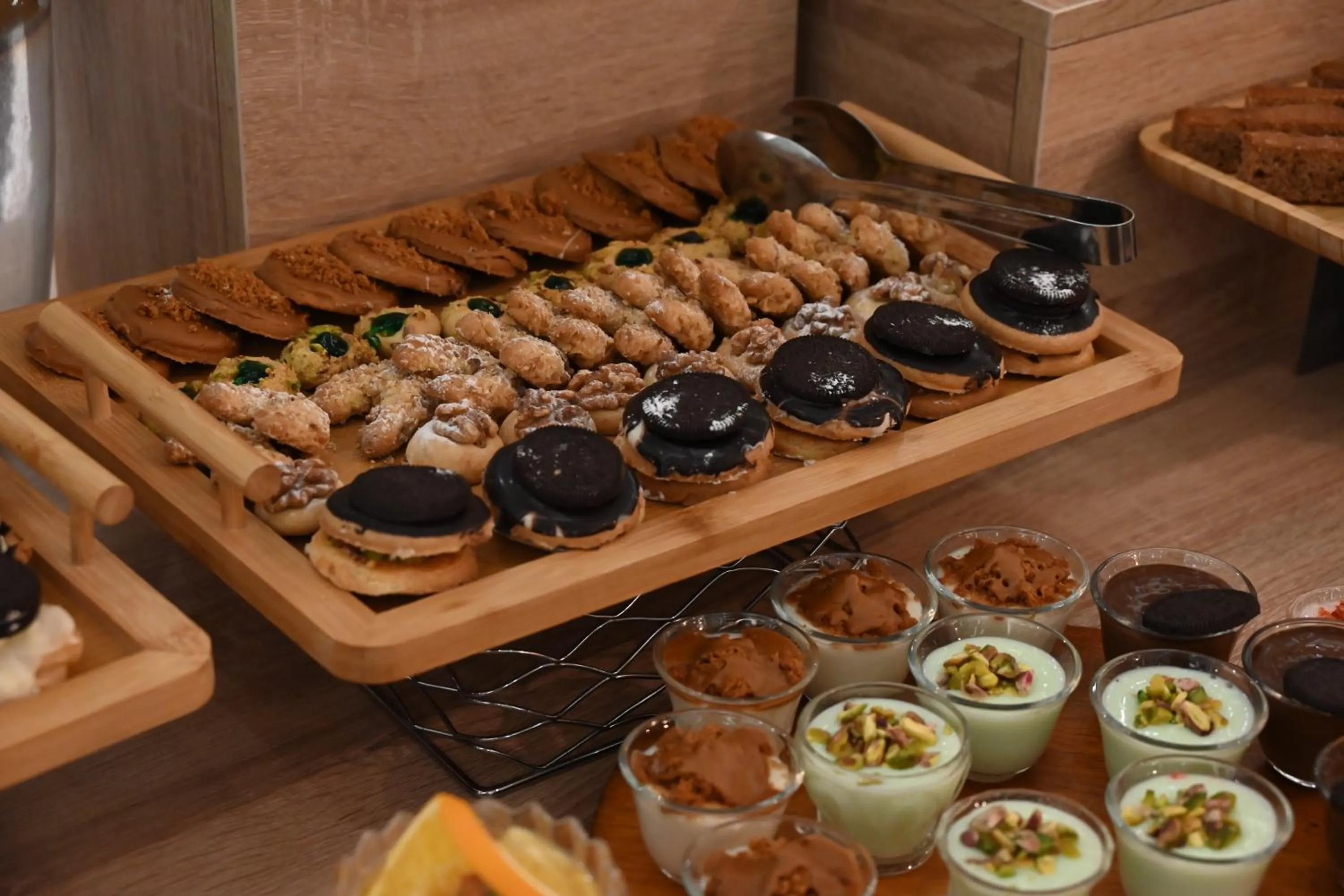 Restaurant/places to eat in Green Park Hotel