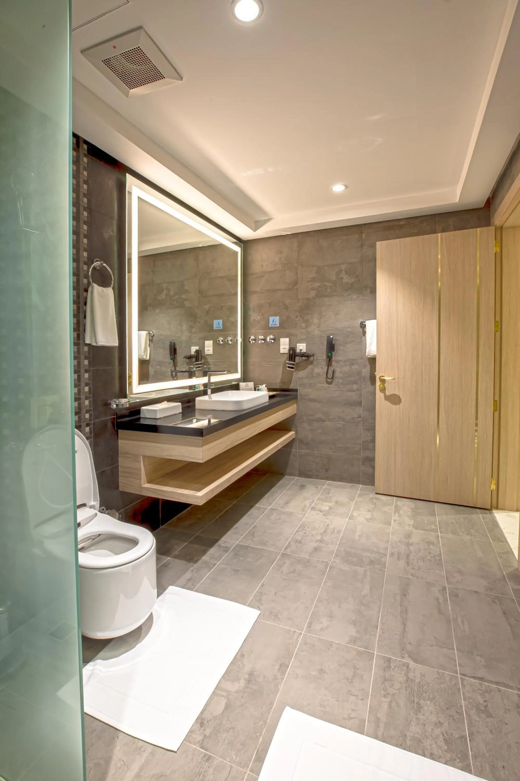 Bathroom in Green Park Hotel