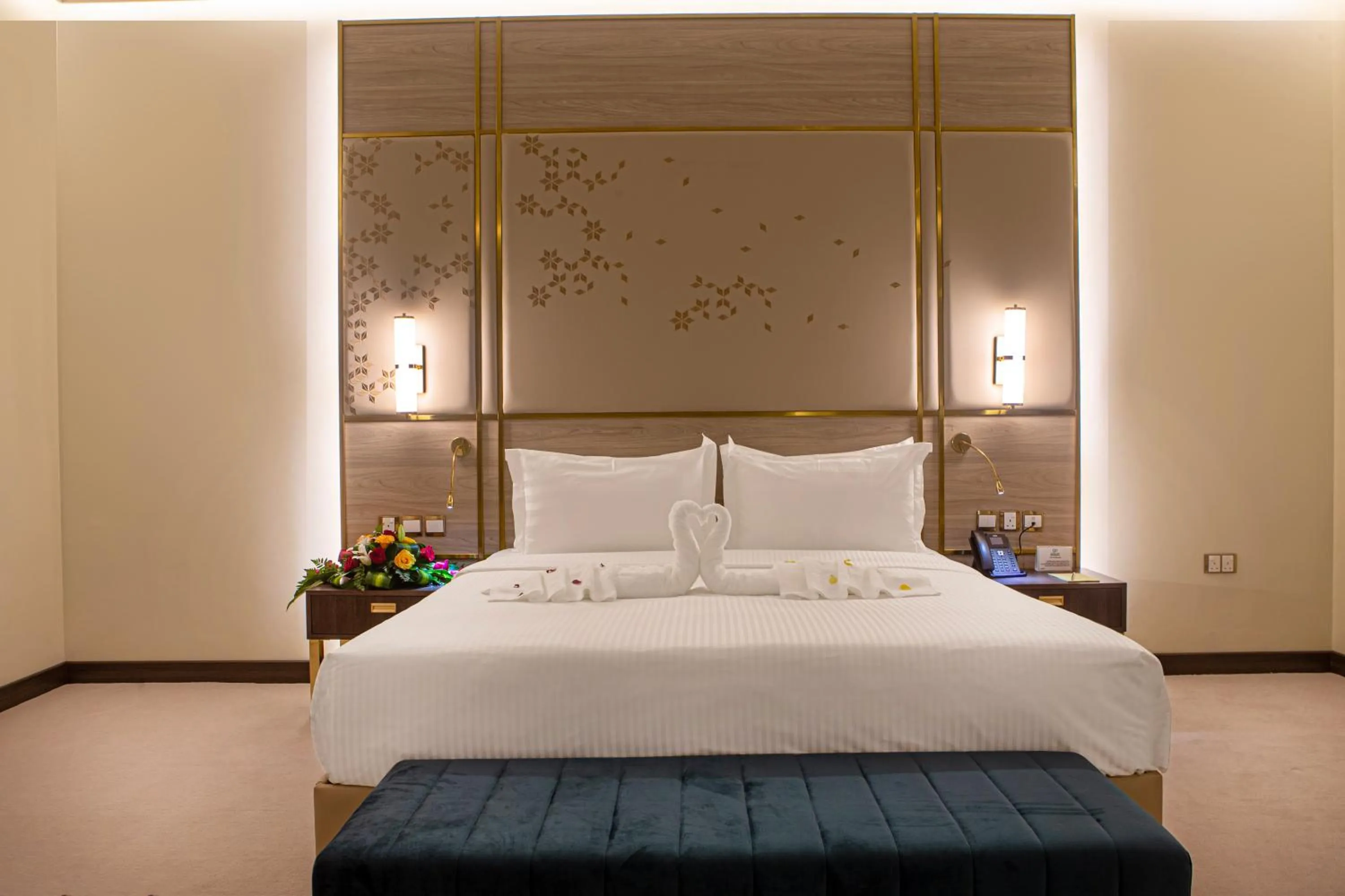 Bedroom, Bed in Green Park Hotel