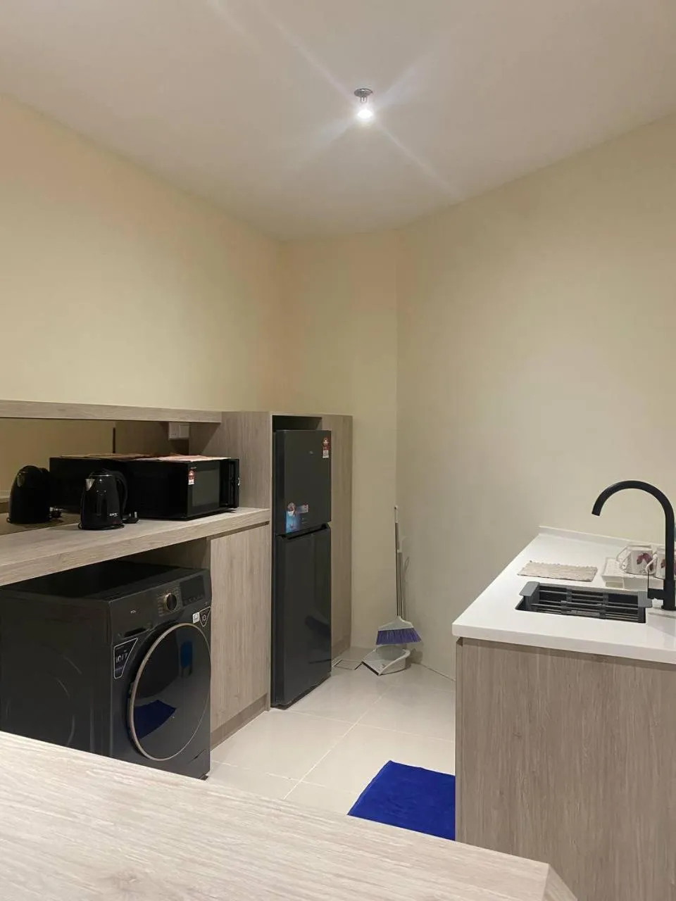 Kitchen or kitchenette in The Shore @ Usanz Heaven Suites