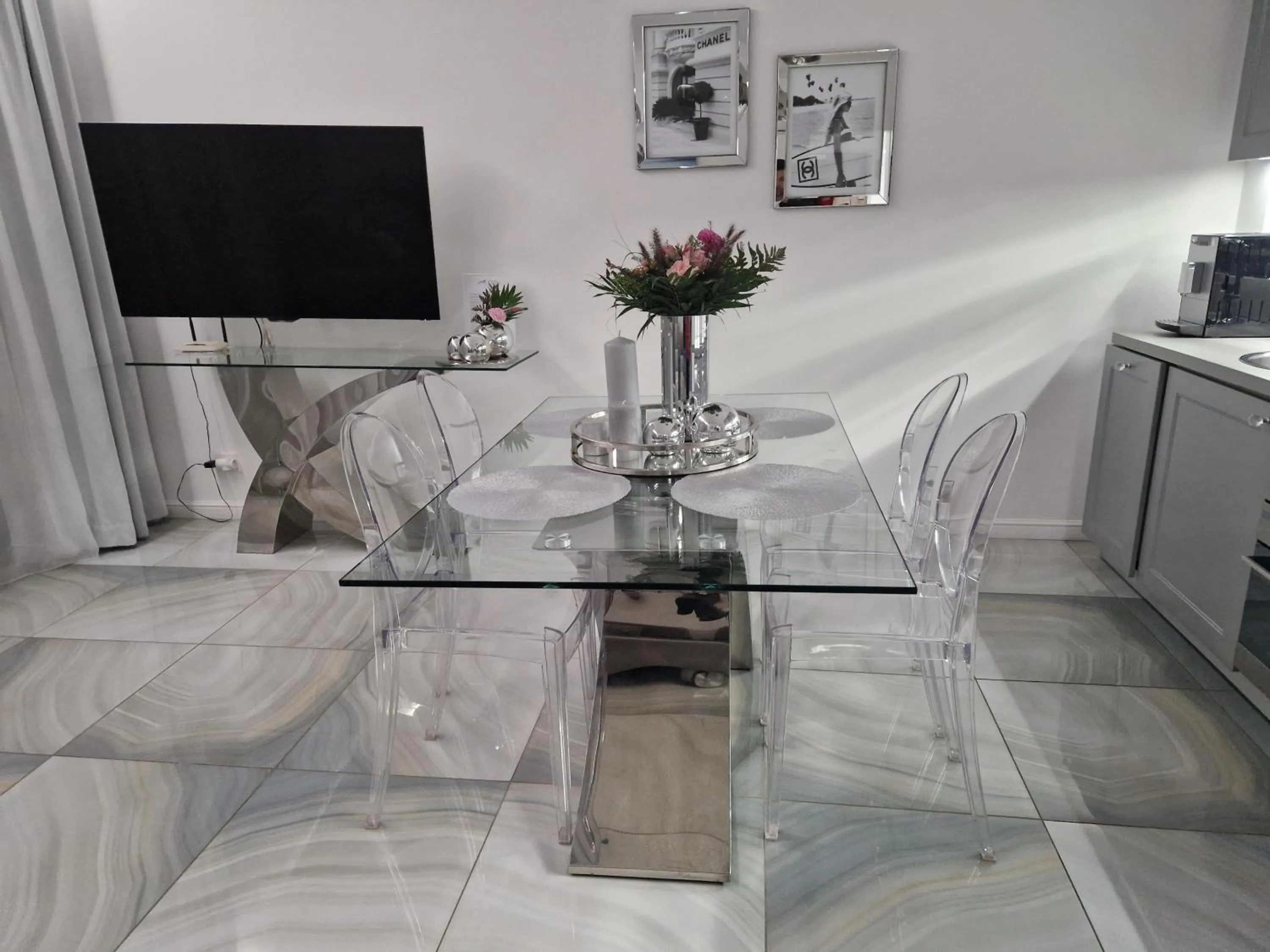 Dining area in Maxim Apartment Pobierowo
