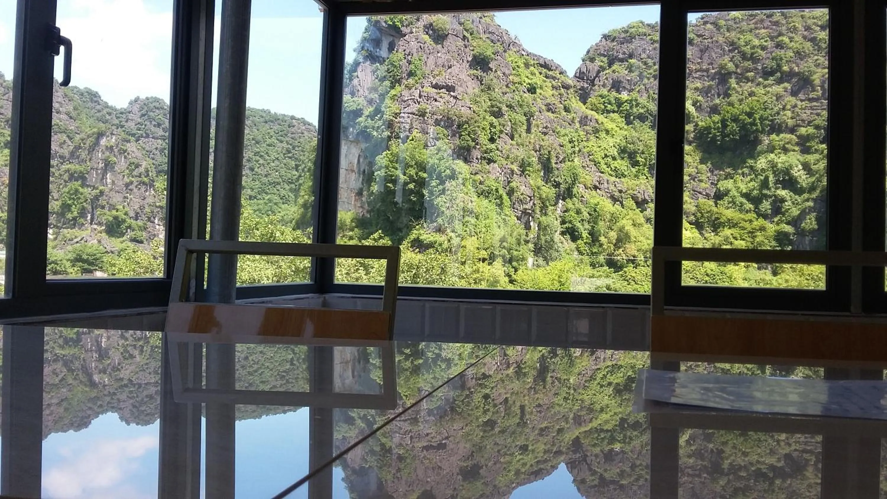 Restaurant/places to eat in Limestone View Homestay