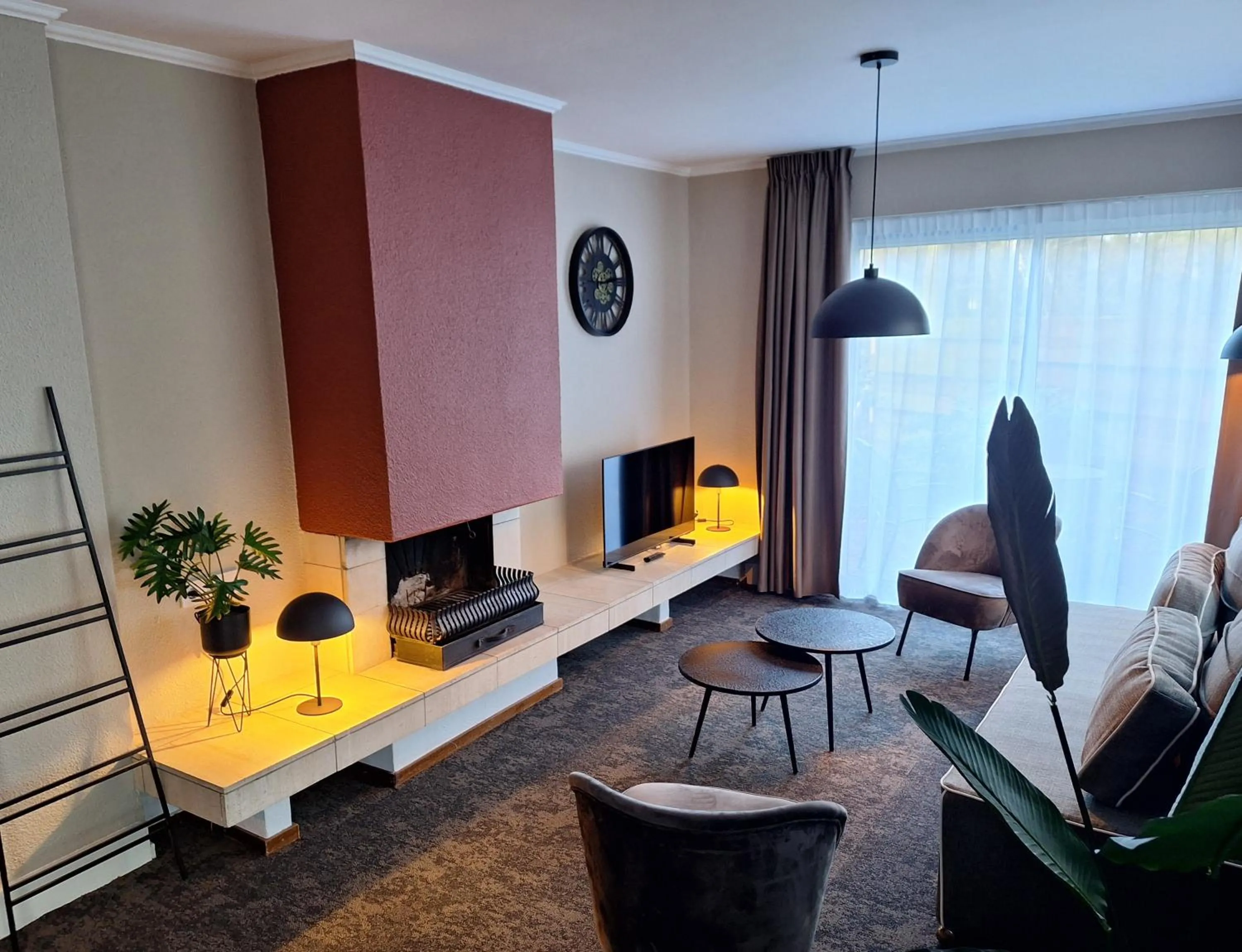 Communal lounge/ TV room in Fletcher Hotel Restaurant Doorwerth - Arnhem