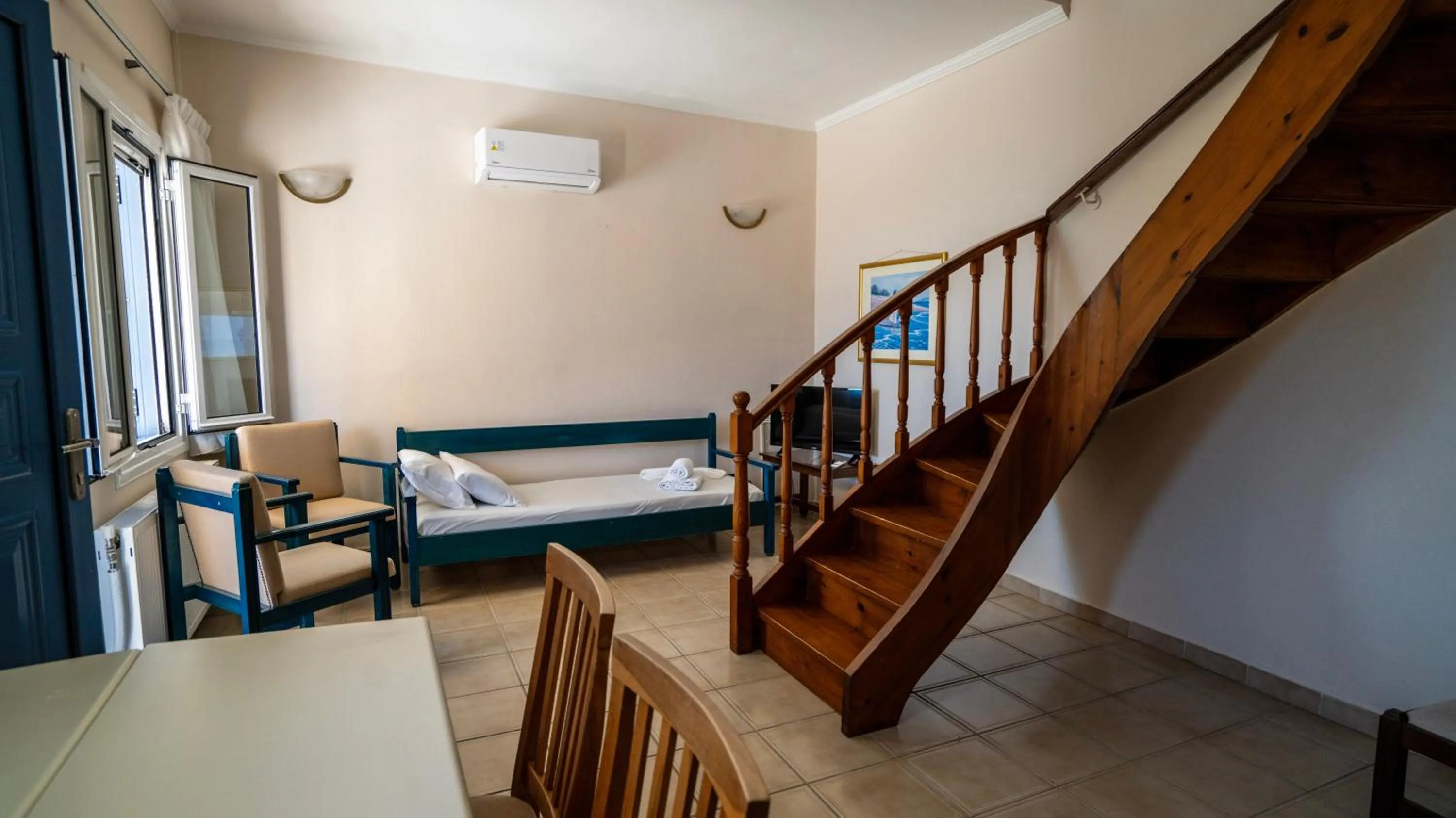 Living room, Bed in Ionio Hotel