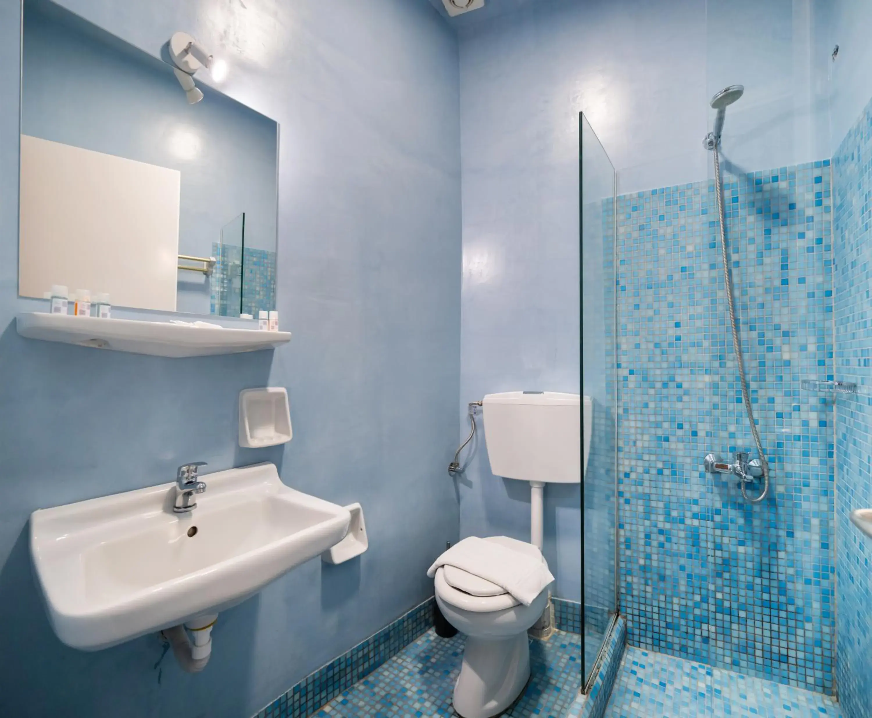 Economy Triple Room in Ionio Hotel Economy Triple Room in Ionio Hotel