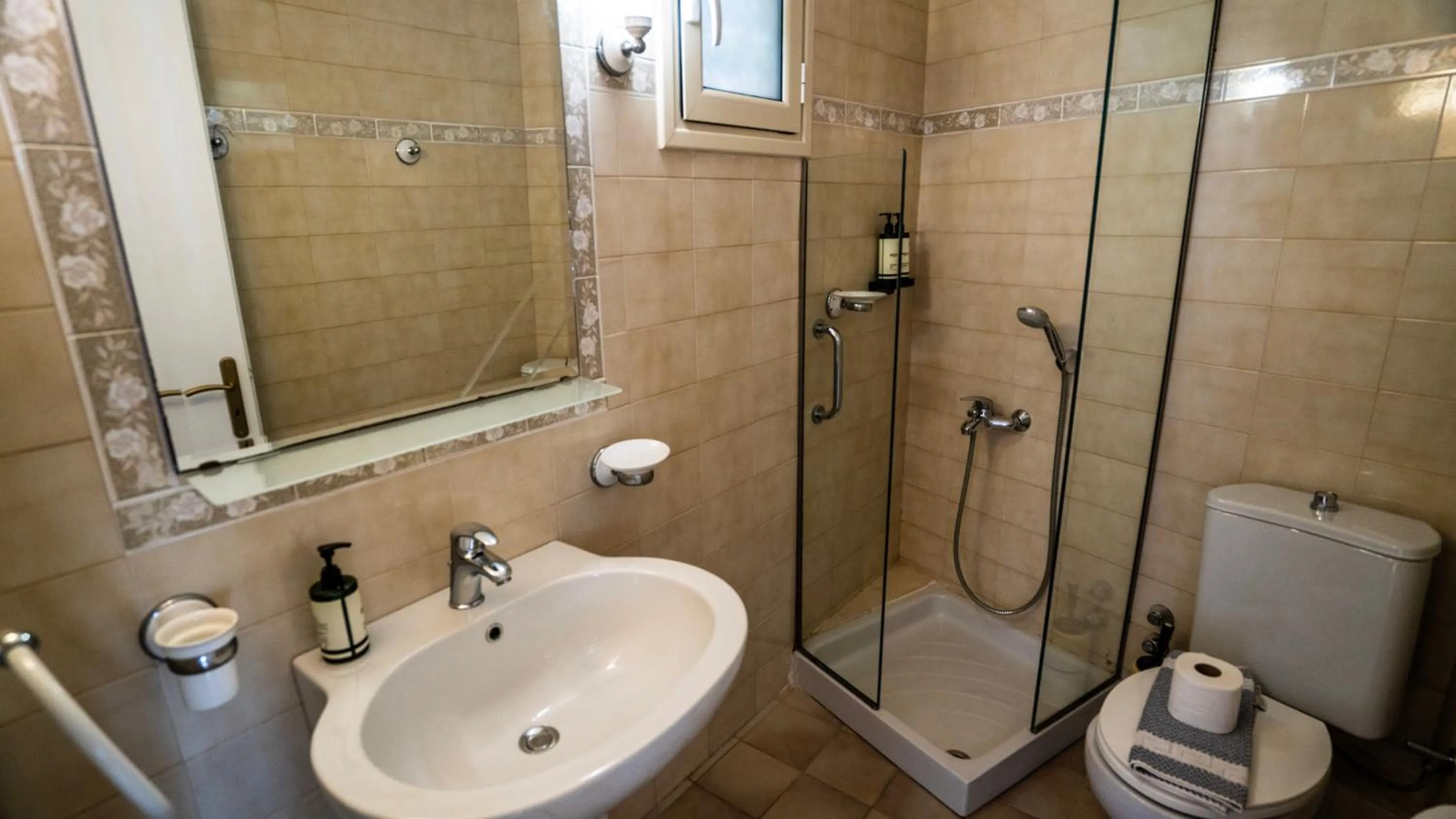 Bathroom in Ionio Hotel