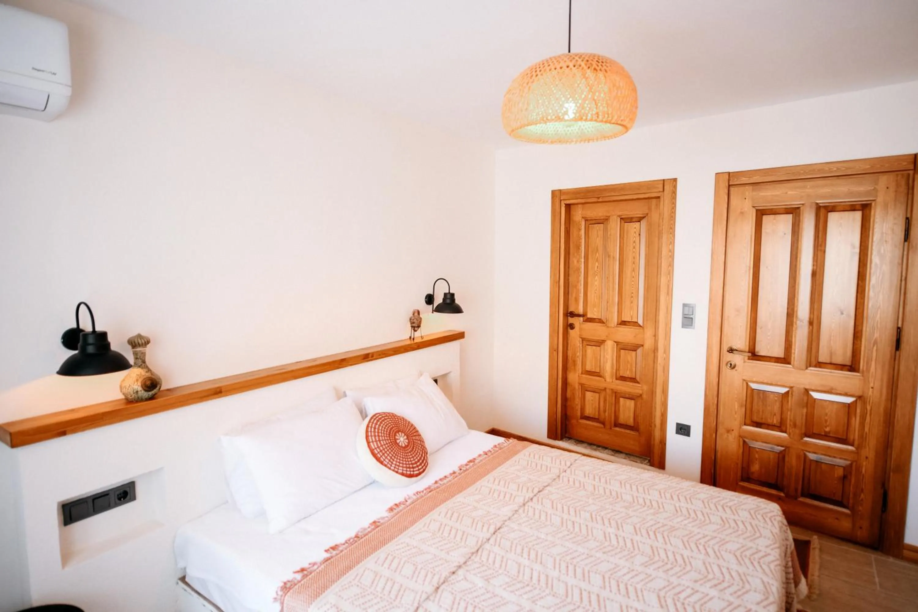 Bed in Kallinos Boutique Hotel