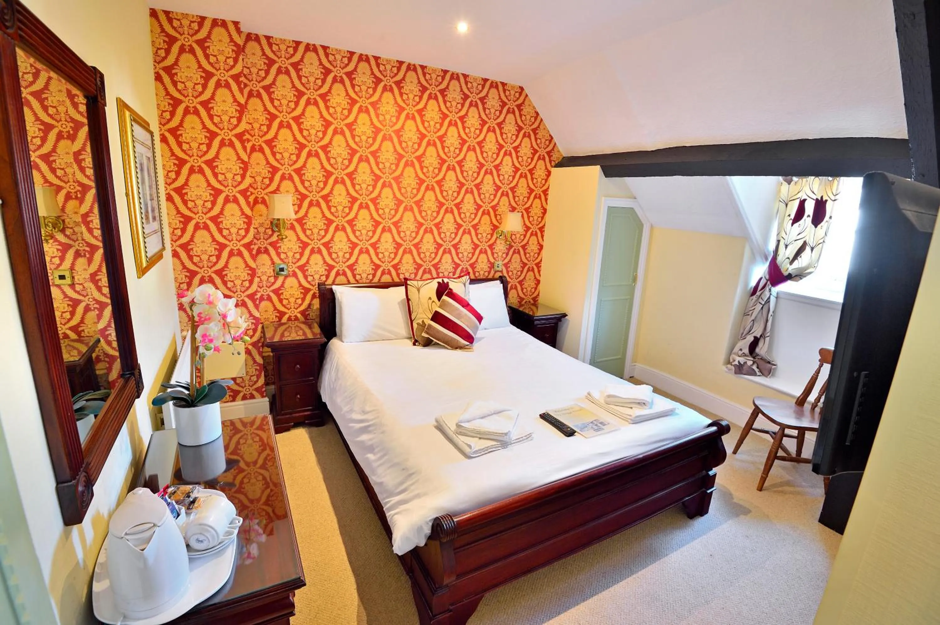 Photo of the whole room, Bed in The Angel Hotel