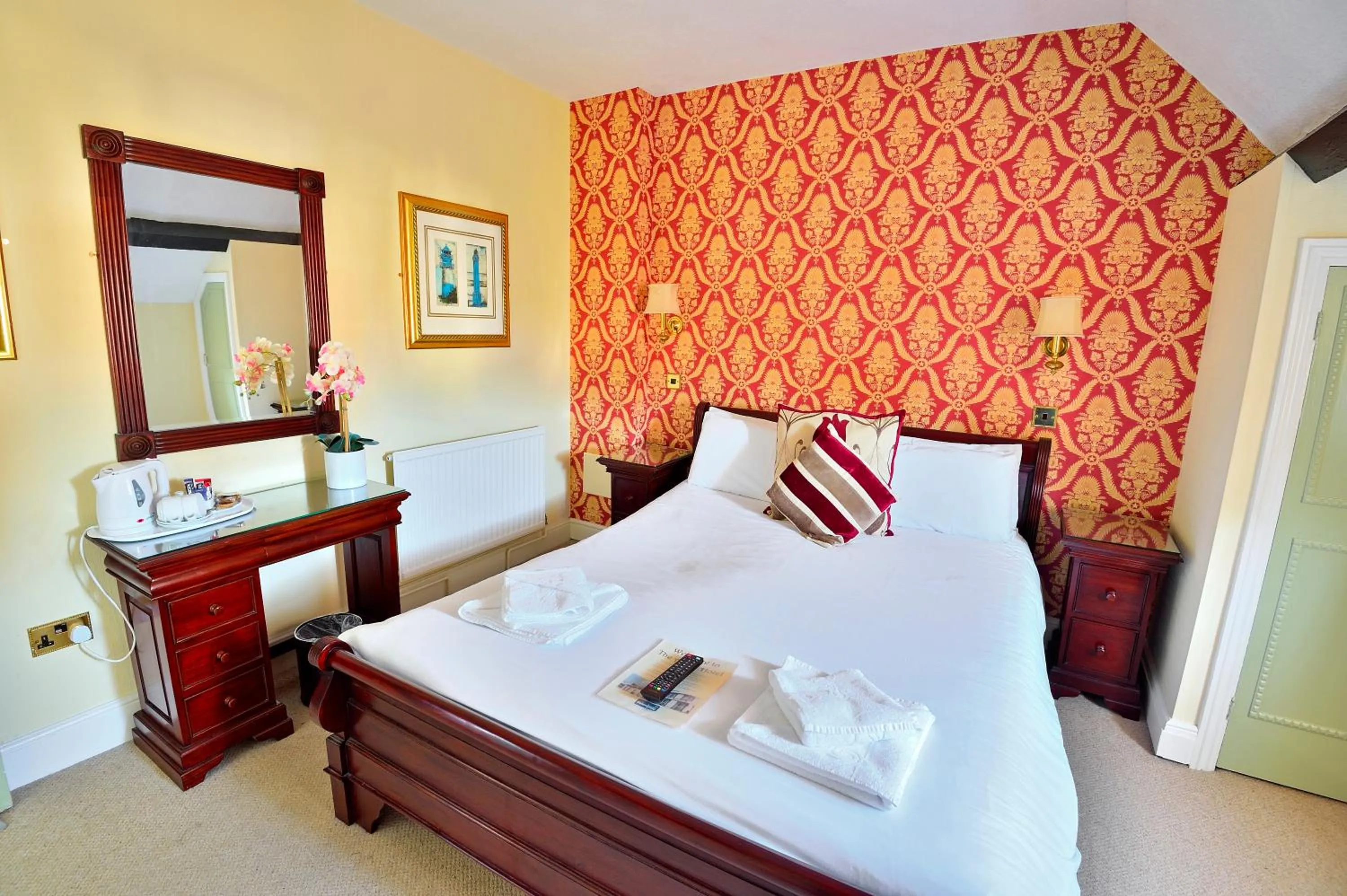 Photo of the whole room, Bed in The Angel Hotel