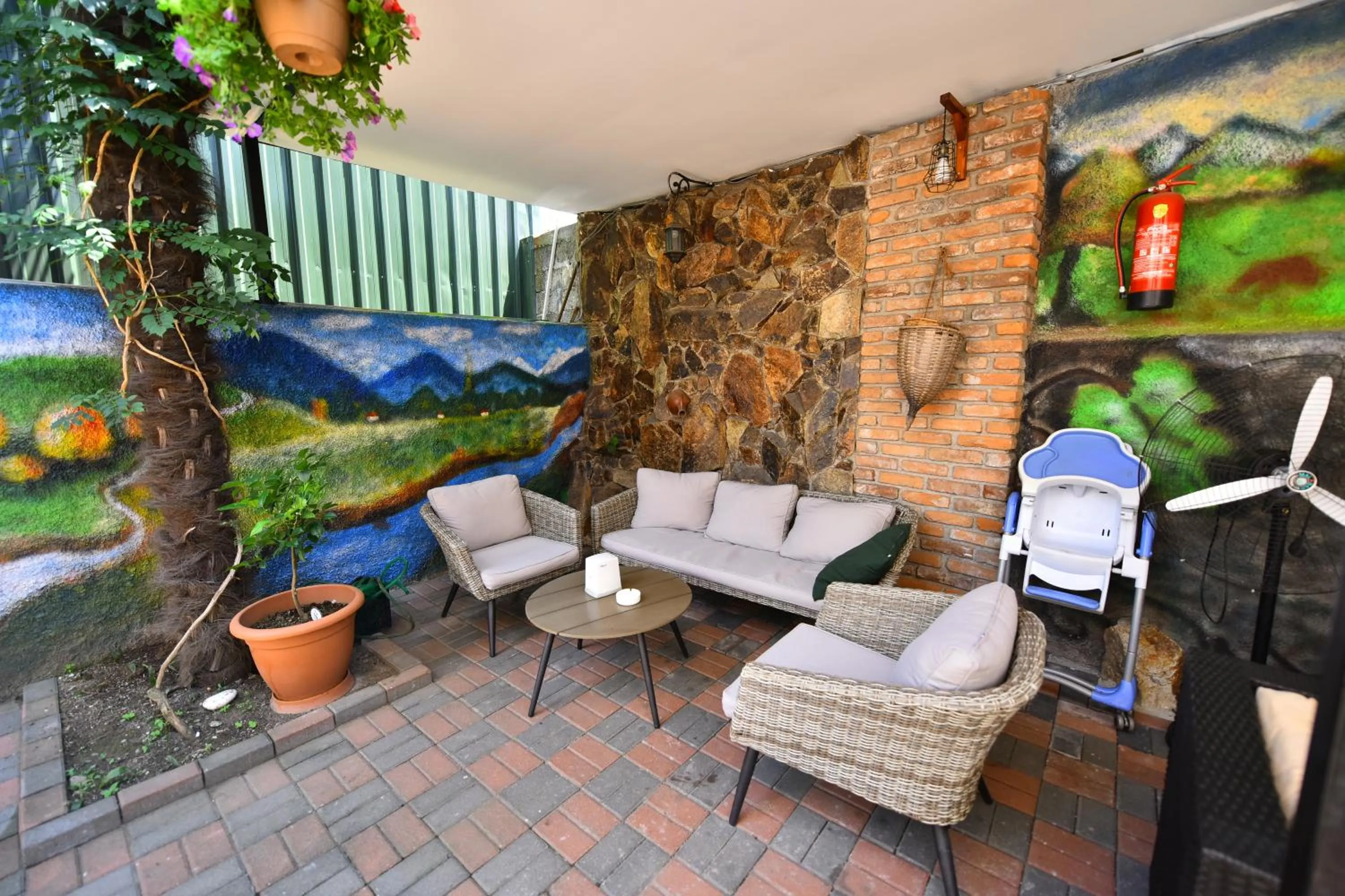 Communal lounge/ TV room in Hotel Phaliashvili