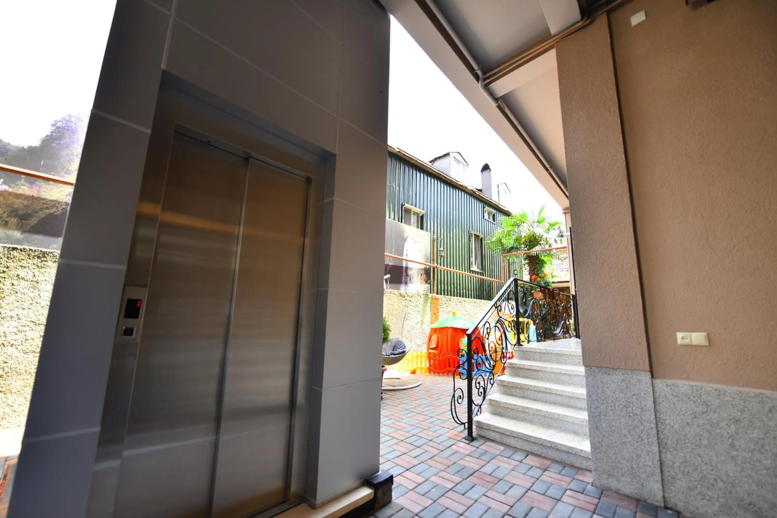 Garden in Hotel Phaliashvili