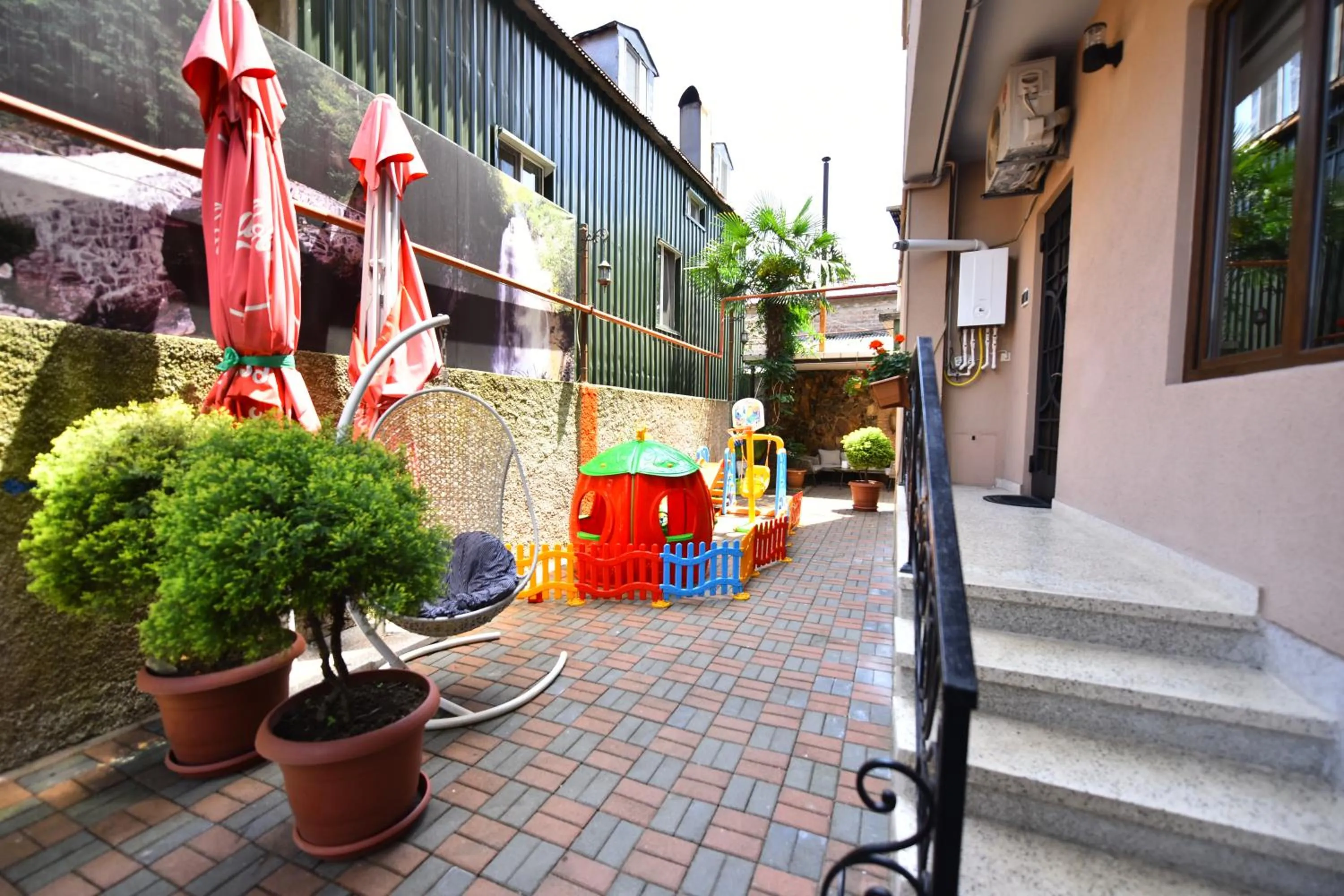 Garden in Hotel Phaliashvili