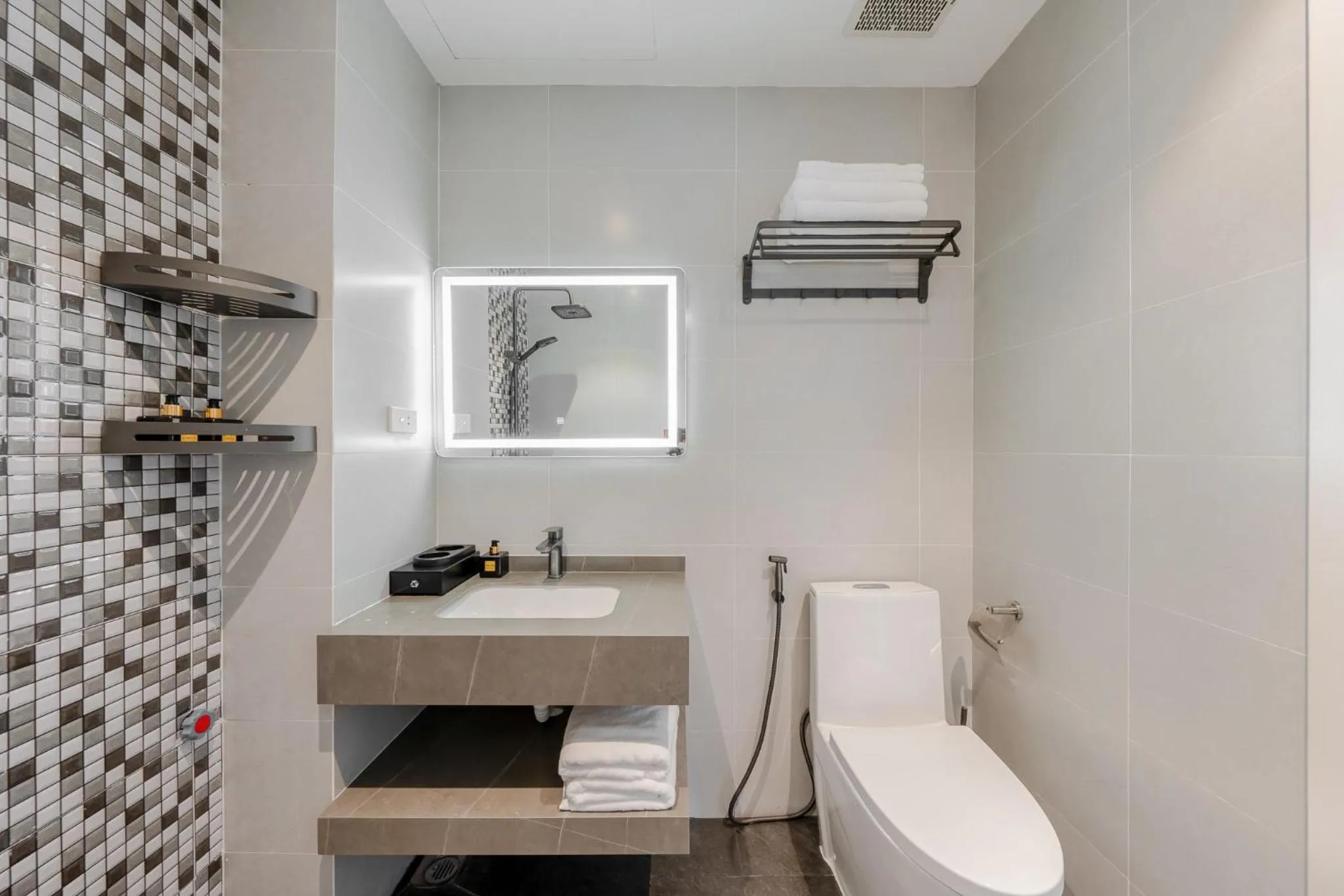 Shower in Dom's Residence Hanoi