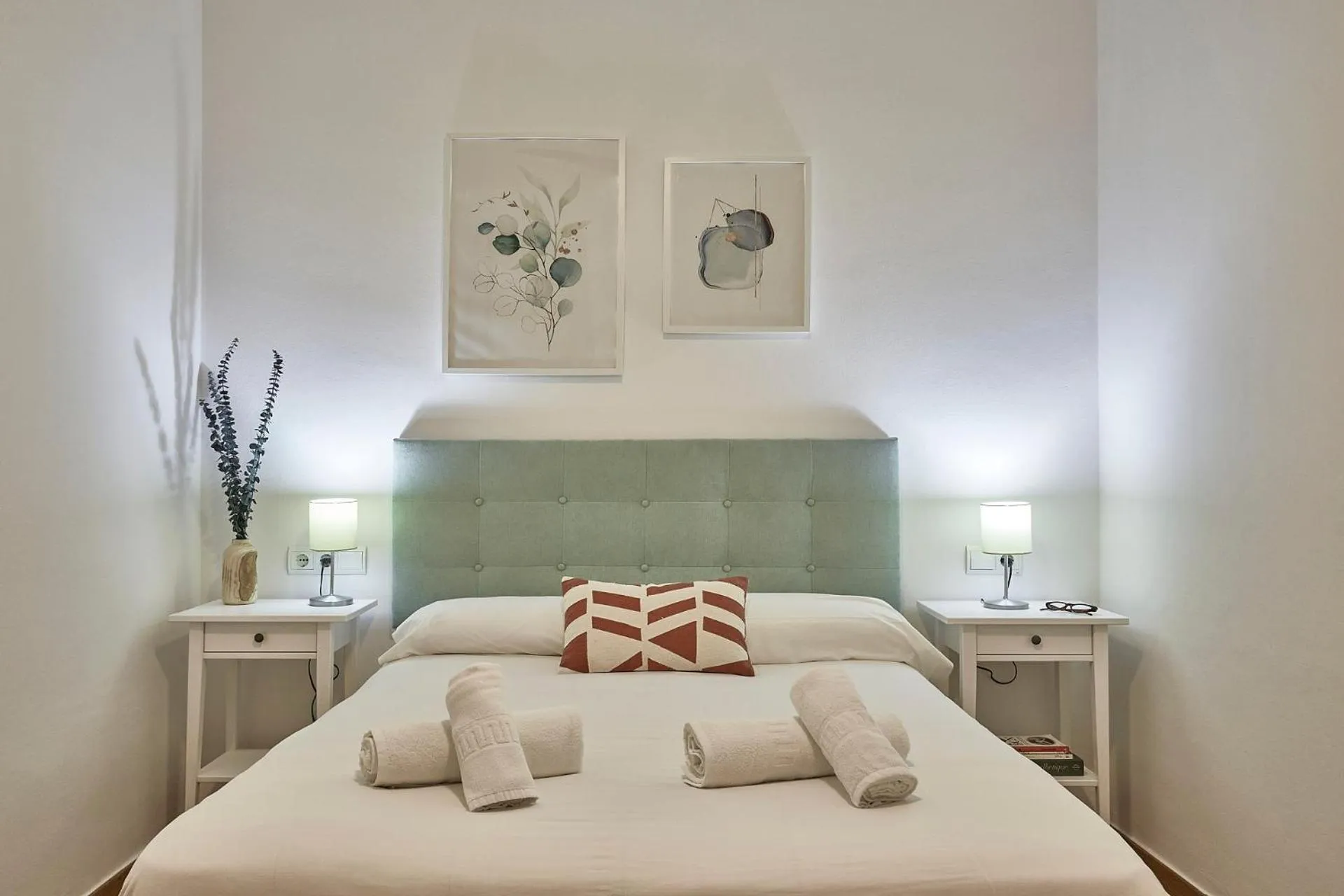 Bedroom, Bed in BBarcelona Central Eixample Flat