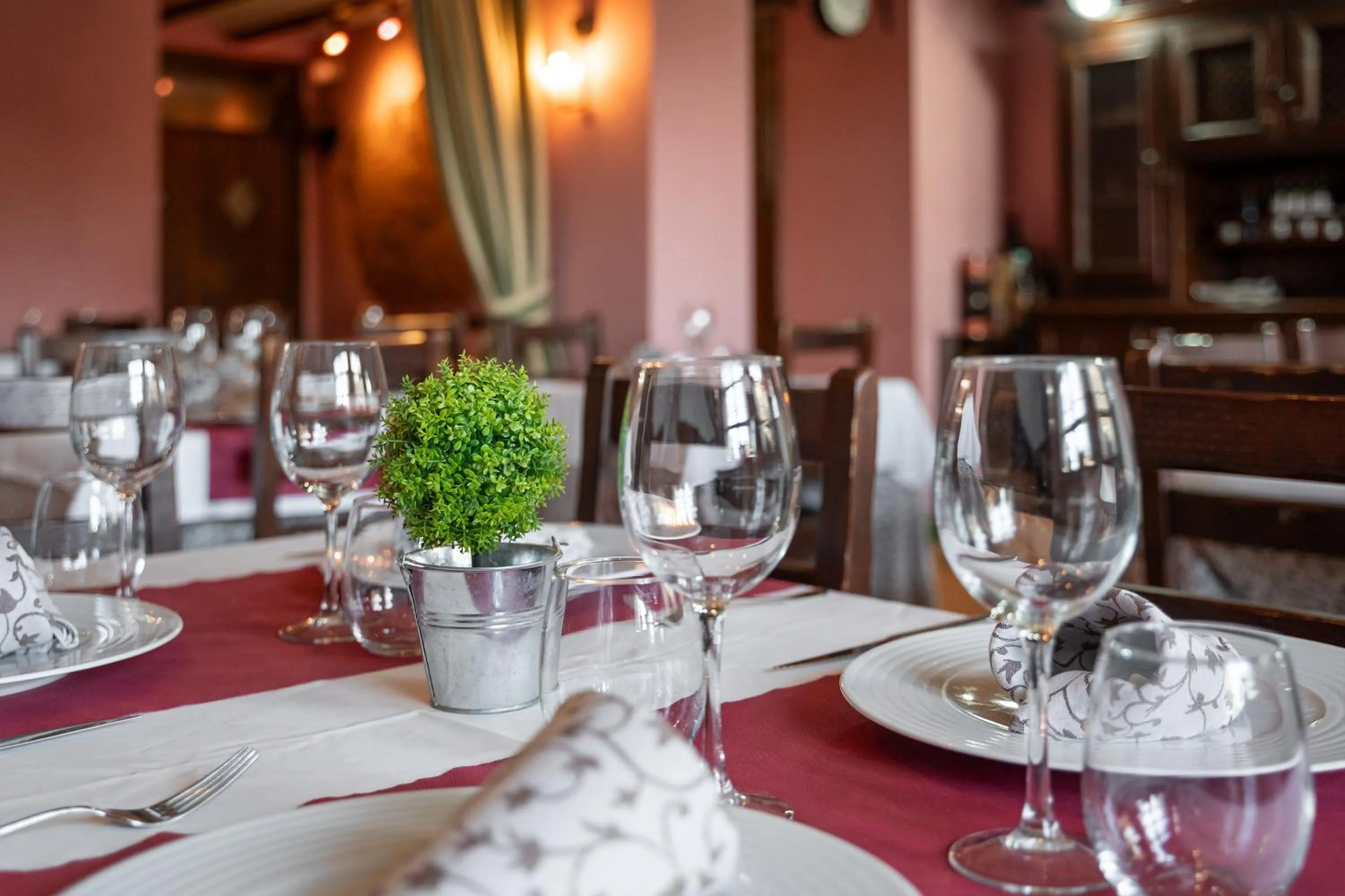 Hotel - Restaurante Prado Del Navazo