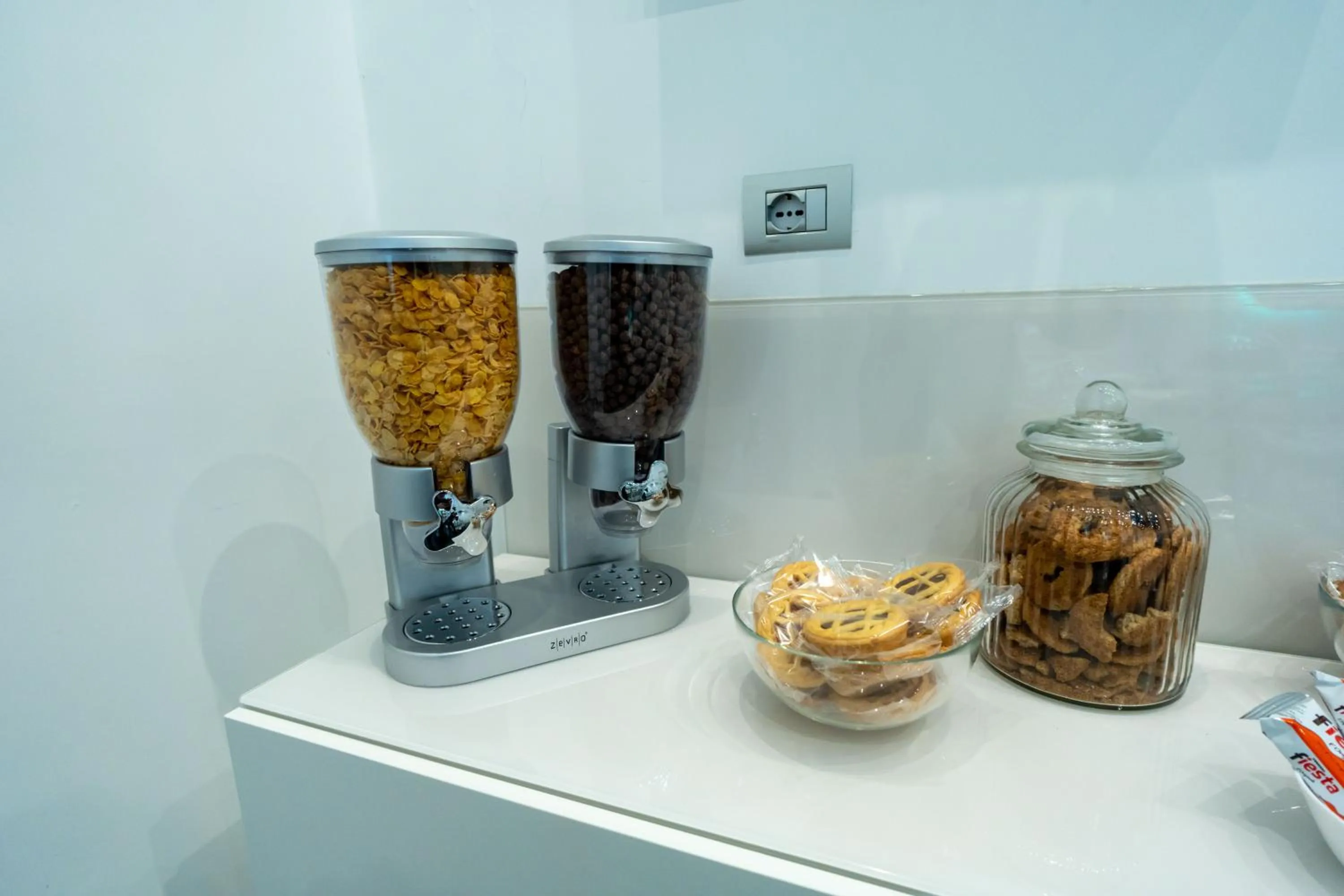 Food and drinks in Skyhouse Chiatamone