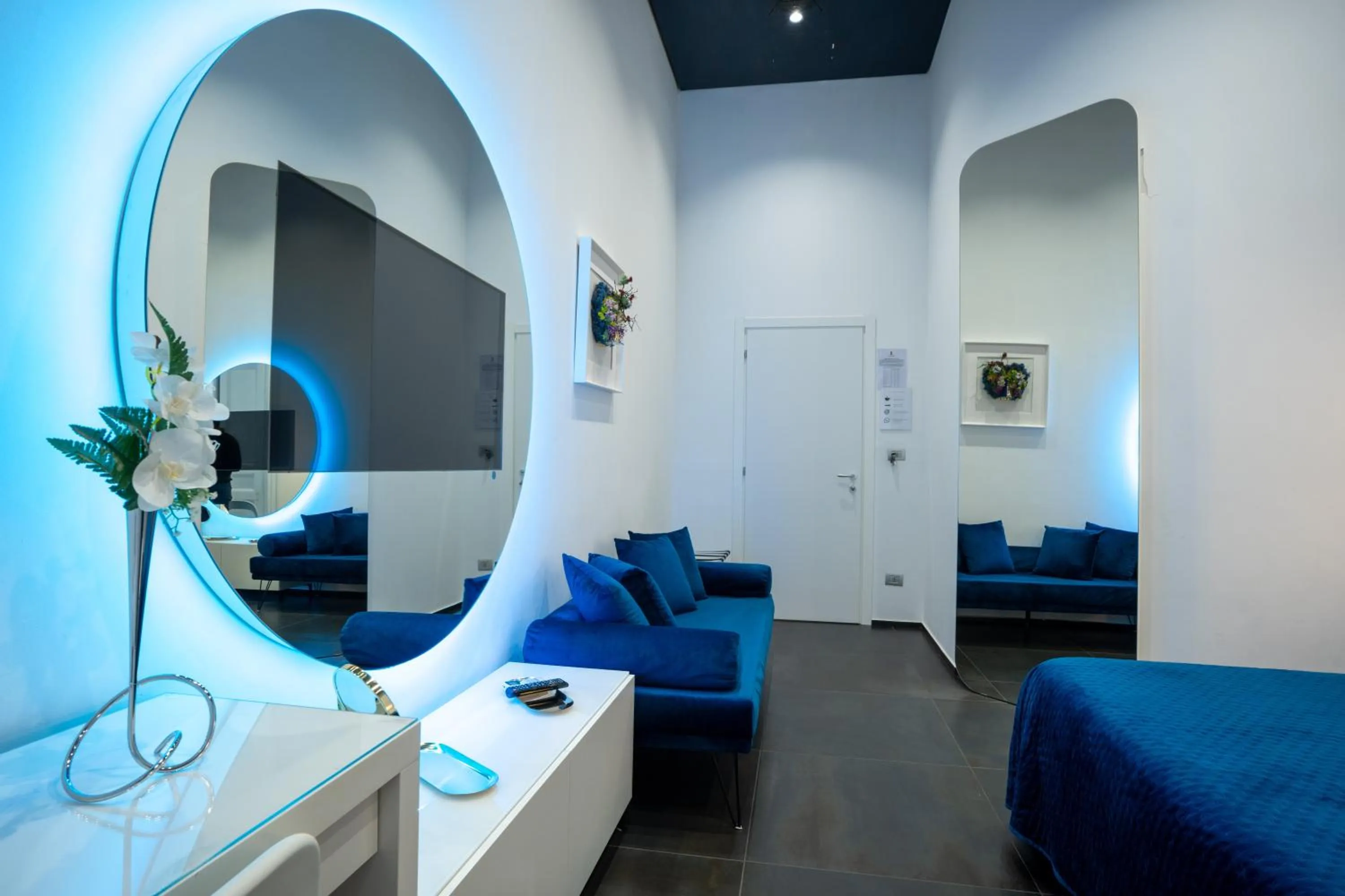 TV and multimedia in Skyhouse Chiatamone