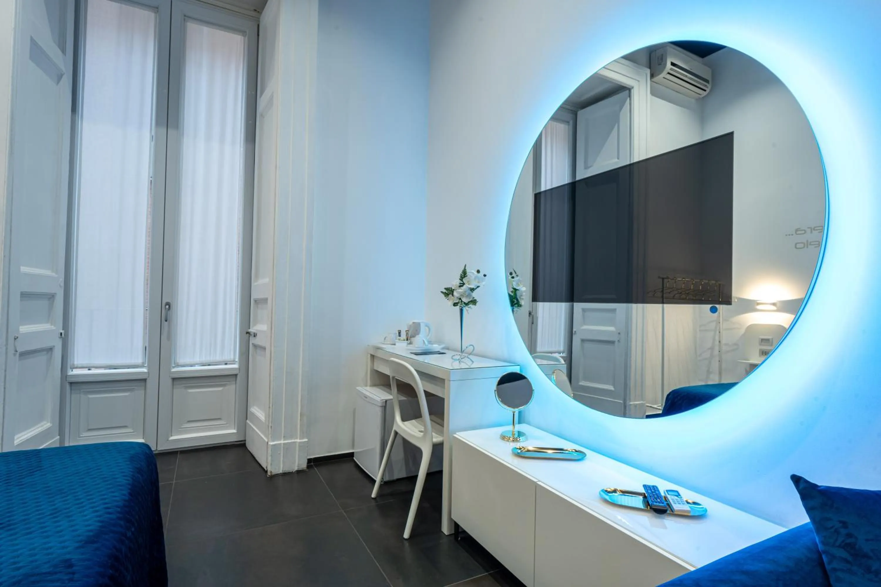 TV and multimedia in Skyhouse Chiatamone