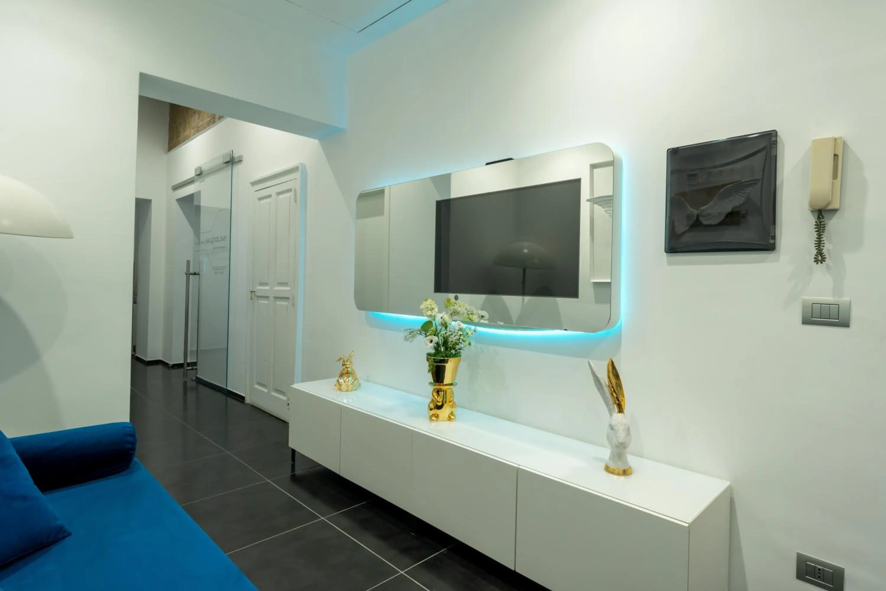 Communal lounge/ TV room in Skyhouse Chiatamone