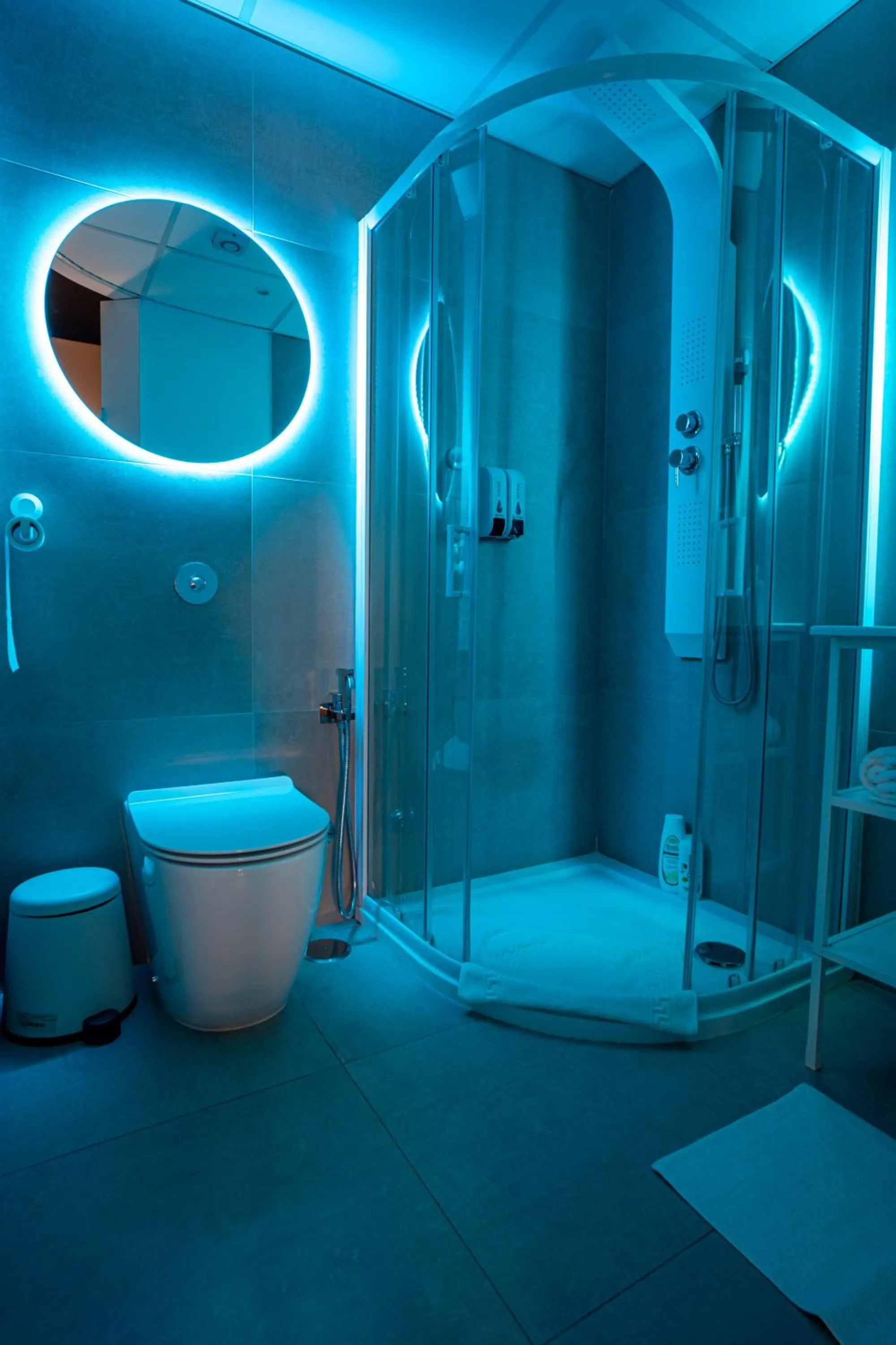 Shower in Skyhouse Chiatamone