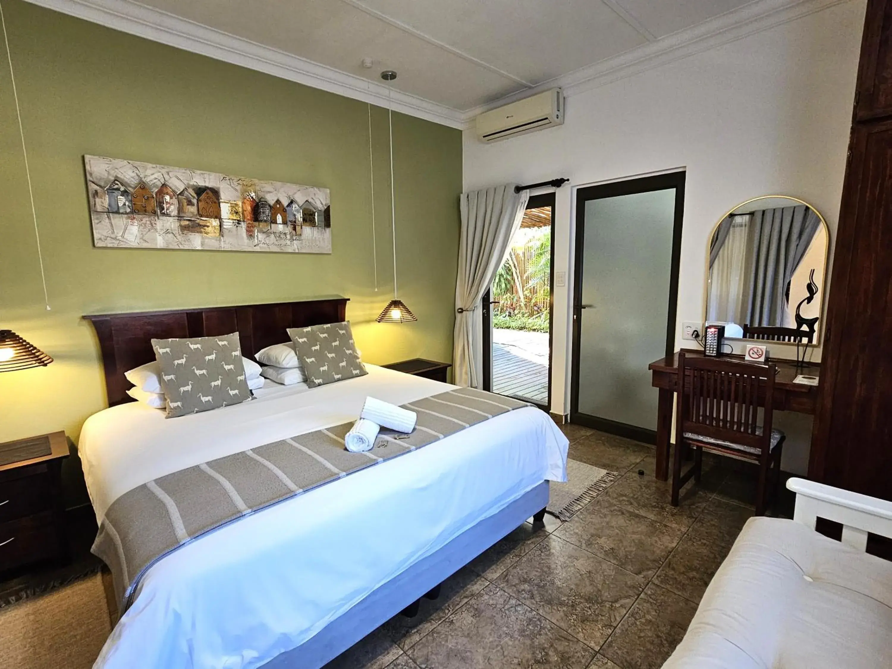 Deluxe Twin/King Garden View Room with Patio & Spa Bath - single occupancy in Leopard Corner Lodge Deluxe Twin/King Garden View Room with Patio & Spa Bath - single occupancy in Leopard Corner Lodge