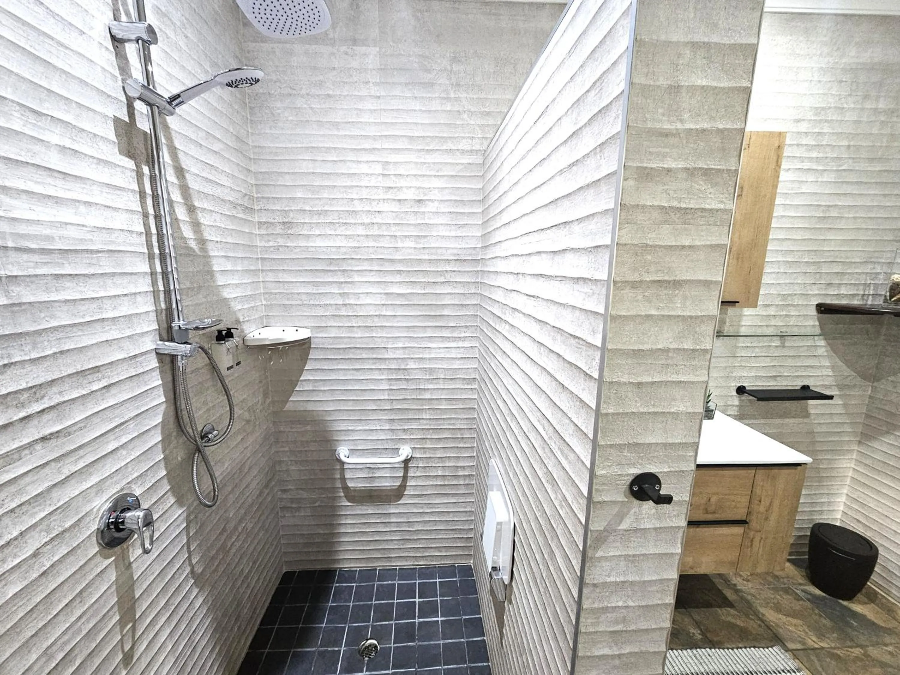 Shower in Leopard Corner Lodge