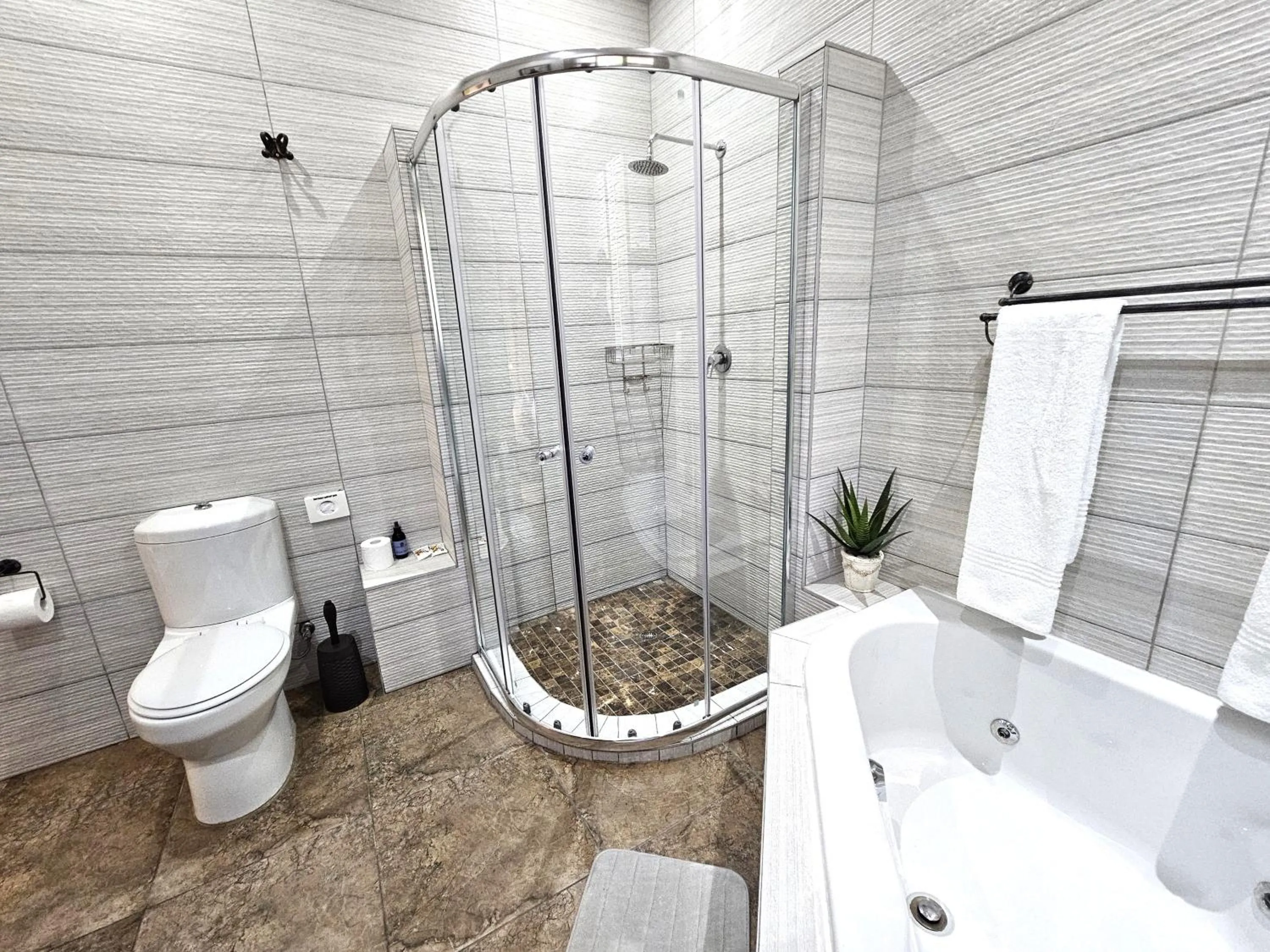 Shower in Leopard Corner Lodge