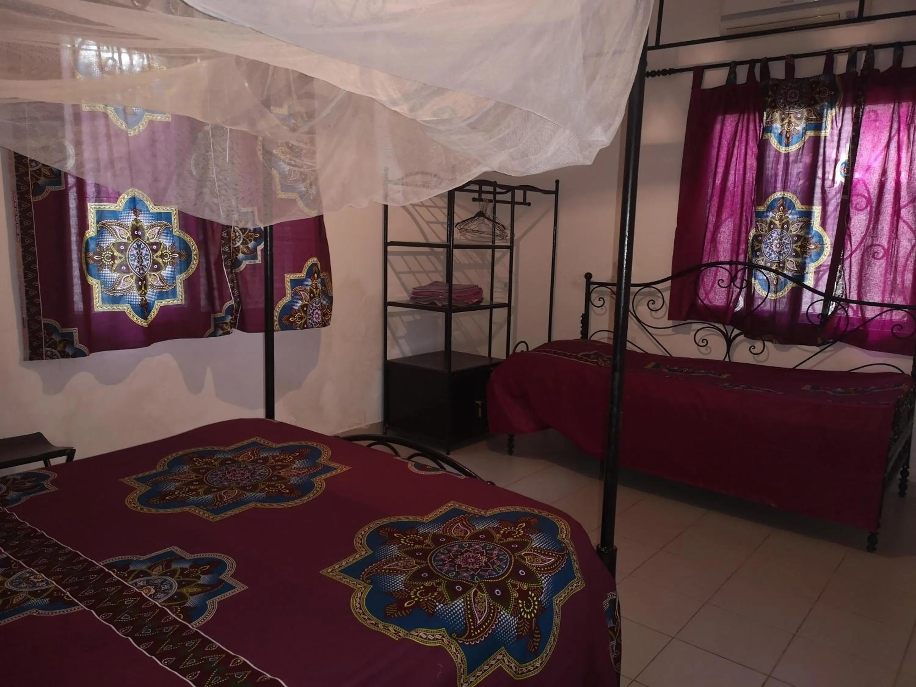 Photo of the whole room, Bed in Keur Baboune