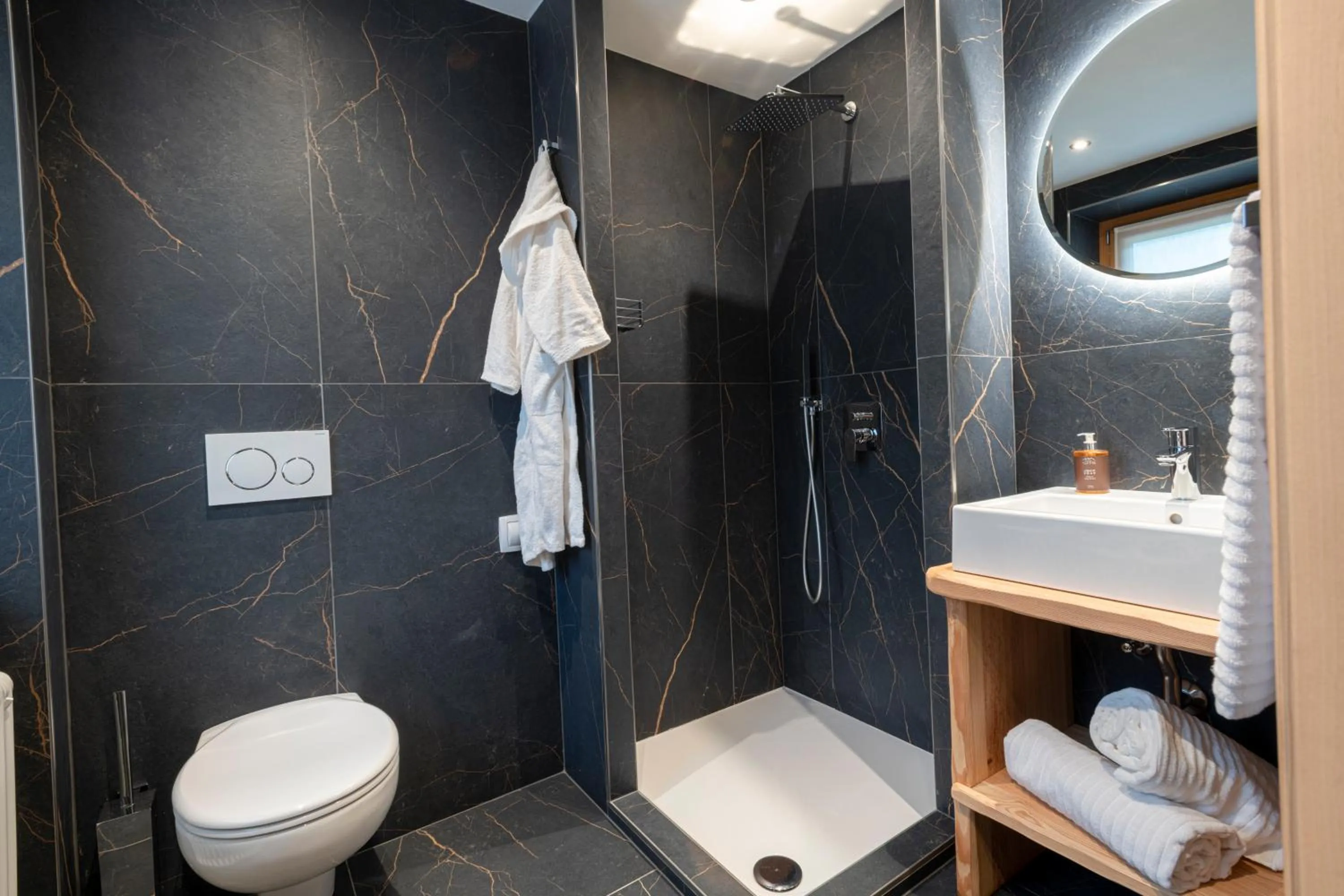 Shower in Baita Velon