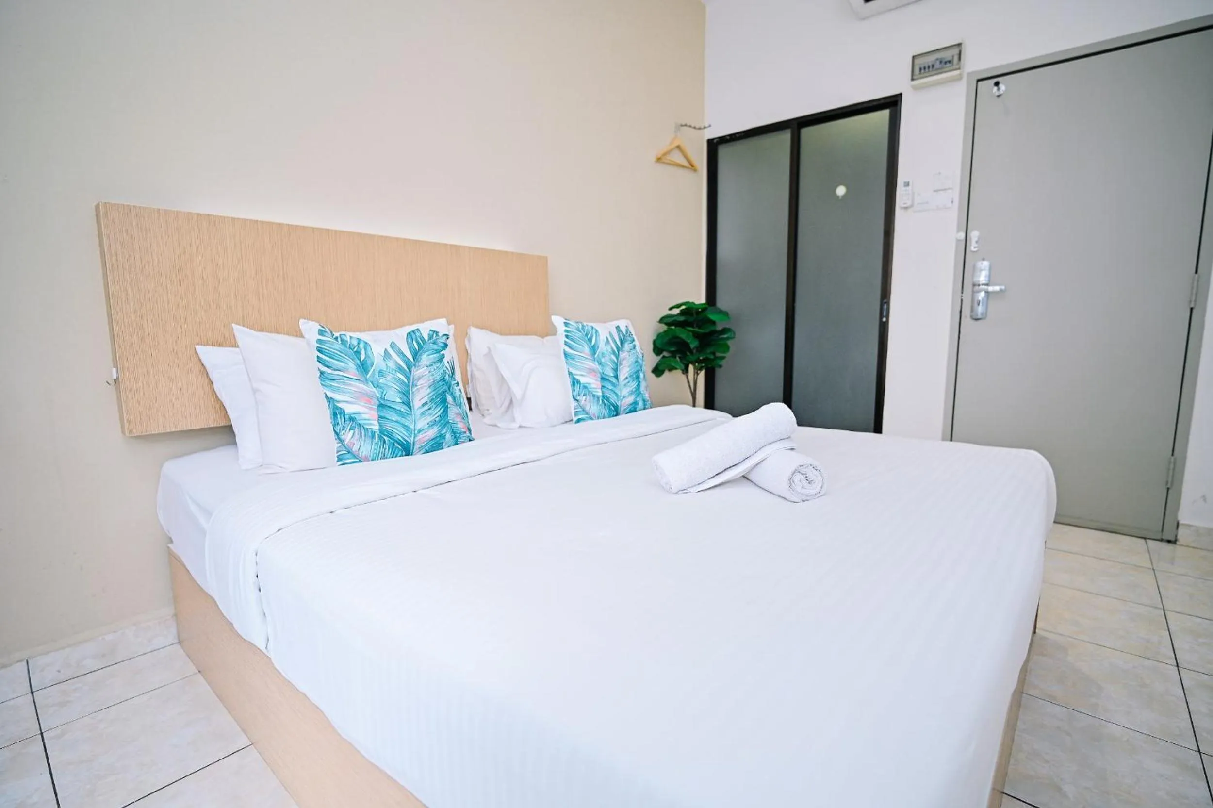 Bed in Swing & Pillows - KL Sri Petaling