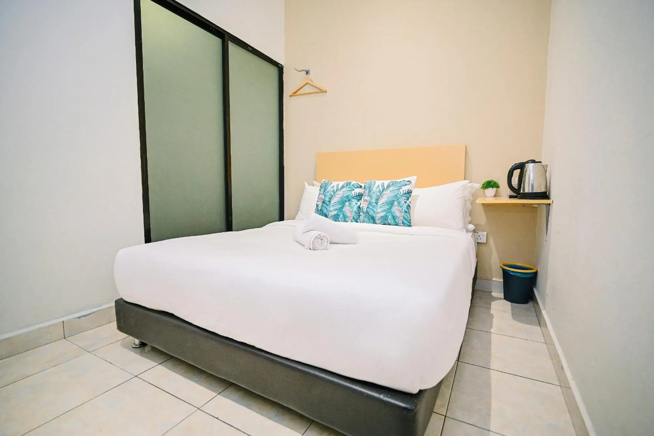 Standard Queen Room in Swing & Pillows - KL Sri Petaling Standard Queen Room in Swing & Pillows - KL Sri Petaling