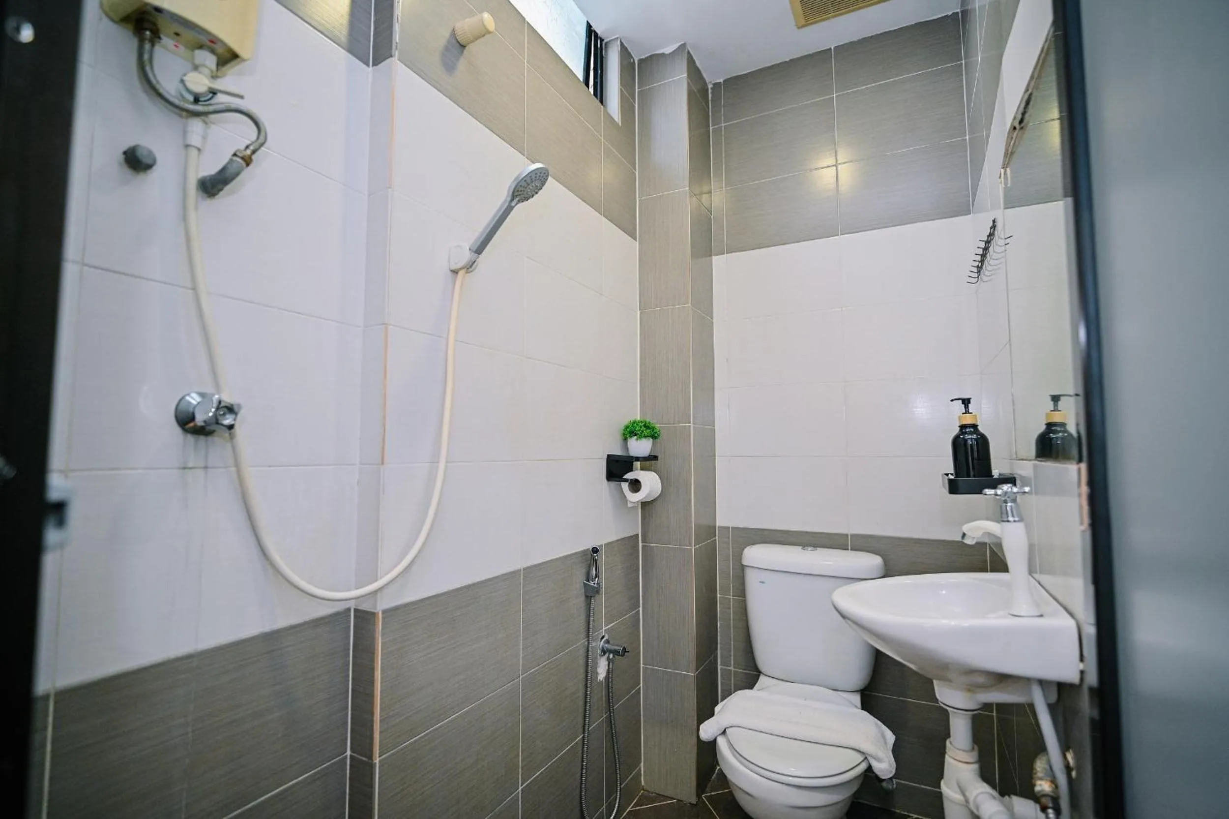 Shower in Swing & Pillows - KL Sri Petaling