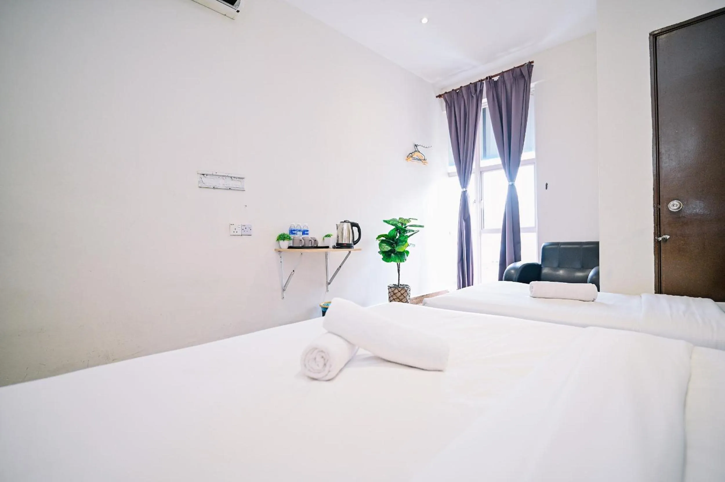 Bed in Swing & Pillows - KL Sri Petaling