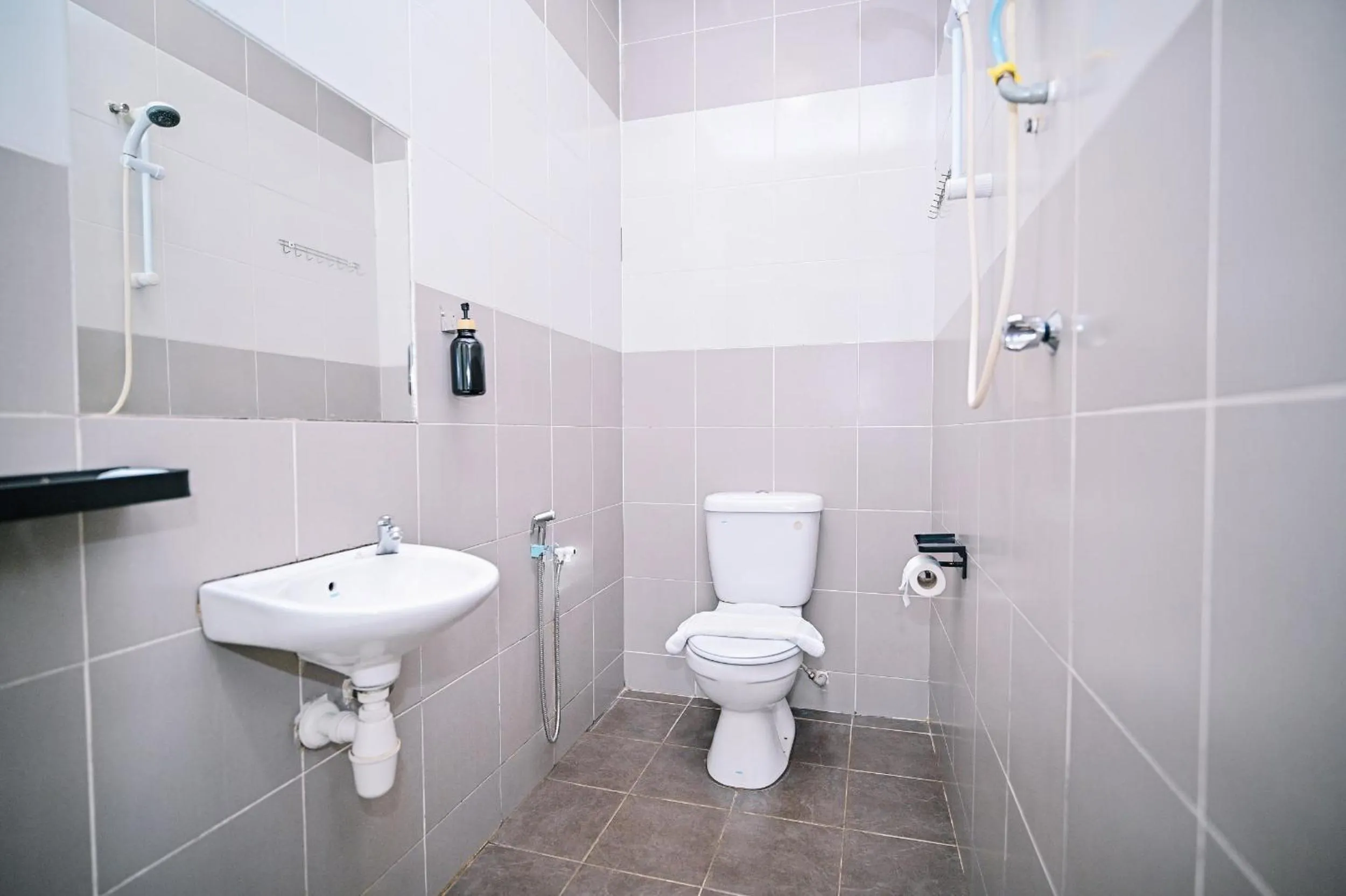 Shower in Swing & Pillows - KL Sri Petaling