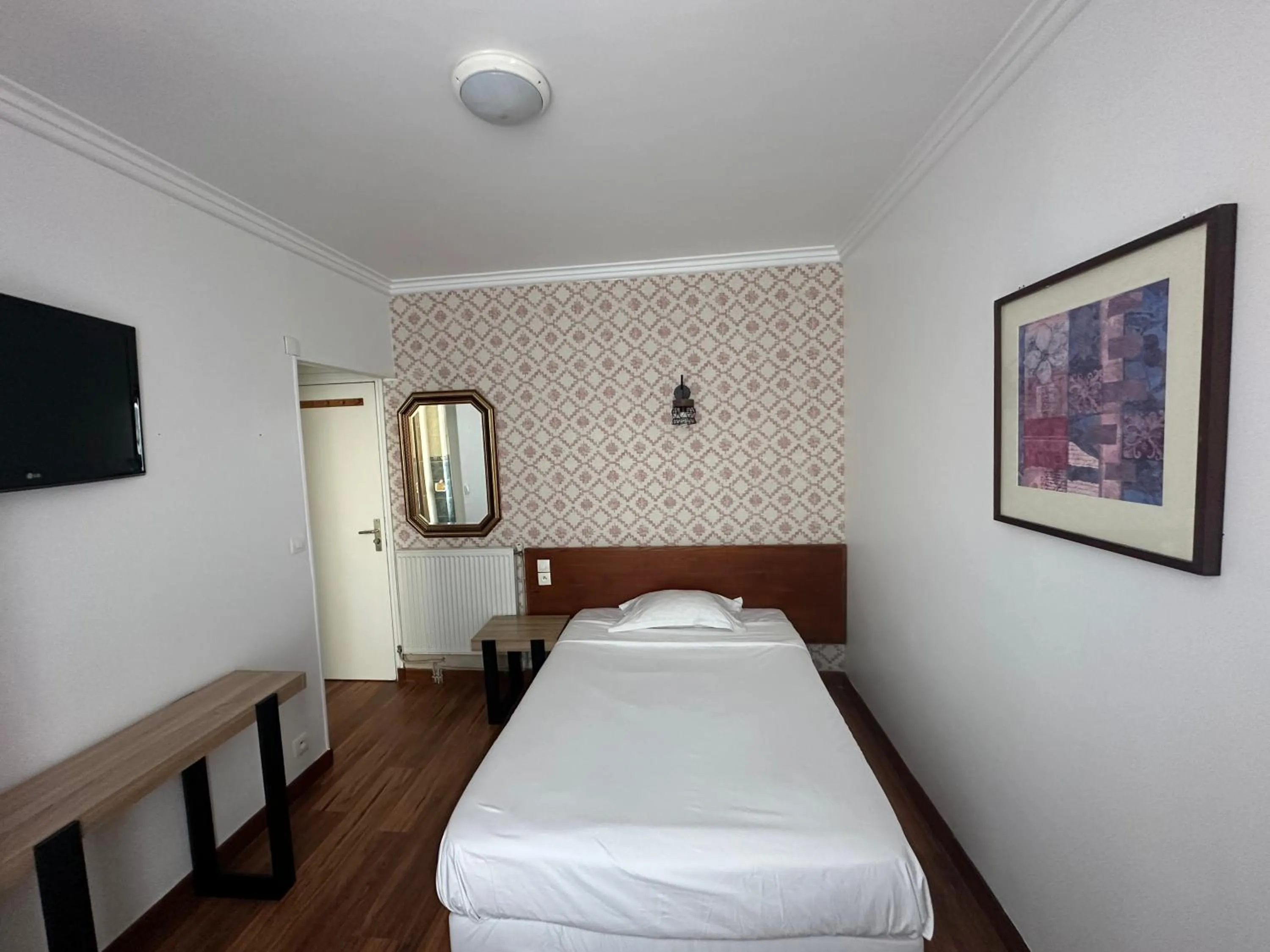 Bed in Hôtel Résidence Champerret