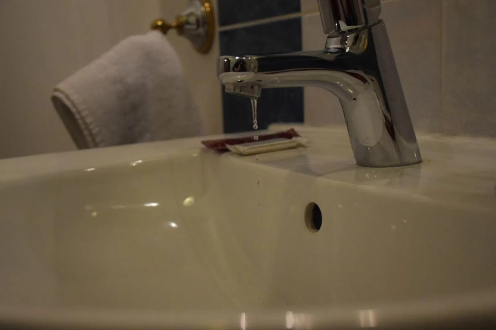 Bathroom in Hôtel Résidence Champerret