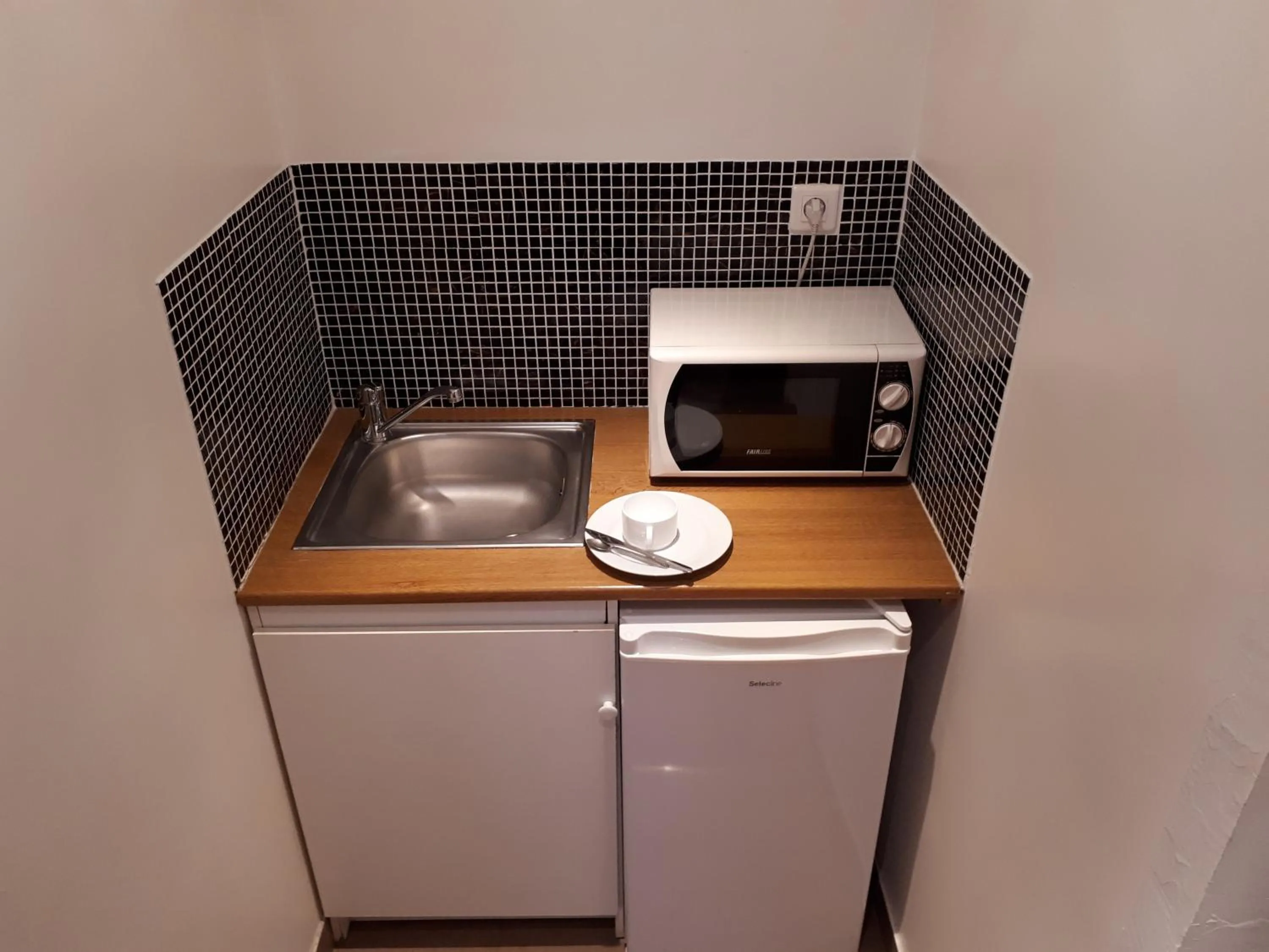 Kitchen or kitchenette in Hôtel Résidence Champerret