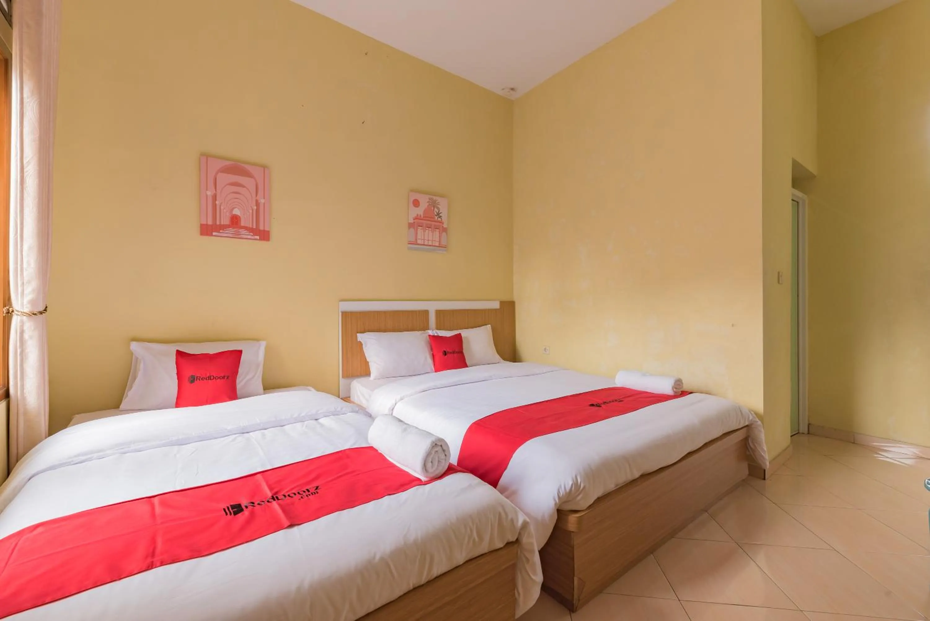 Bedroom, Bed in RedDoorz at Jalan Siliwangi Tasikmalaya