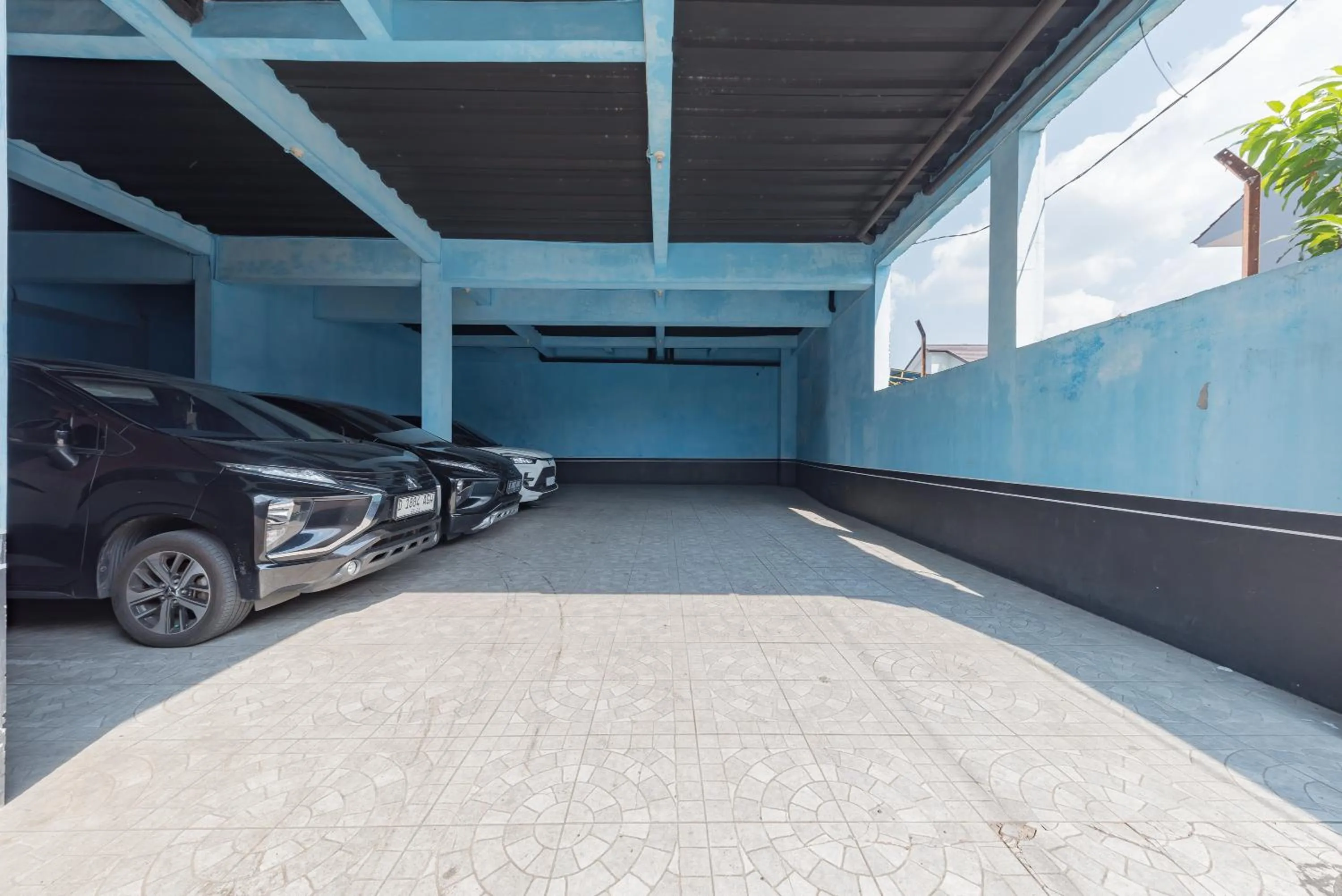 Parking in RedDoorz at Jalan Siliwangi Tasikmalaya