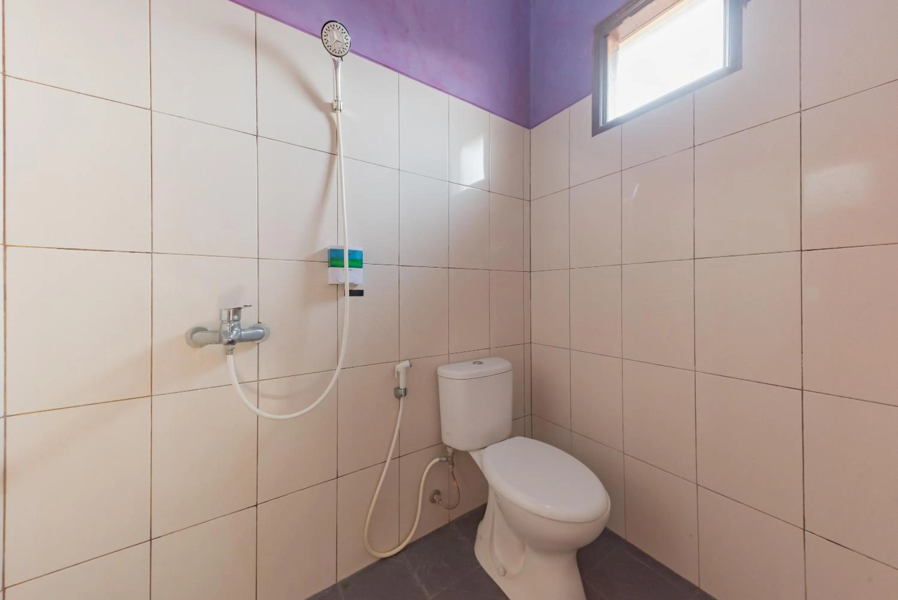 Shower in RedDoorz at Jalan Siliwangi Tasikmalaya