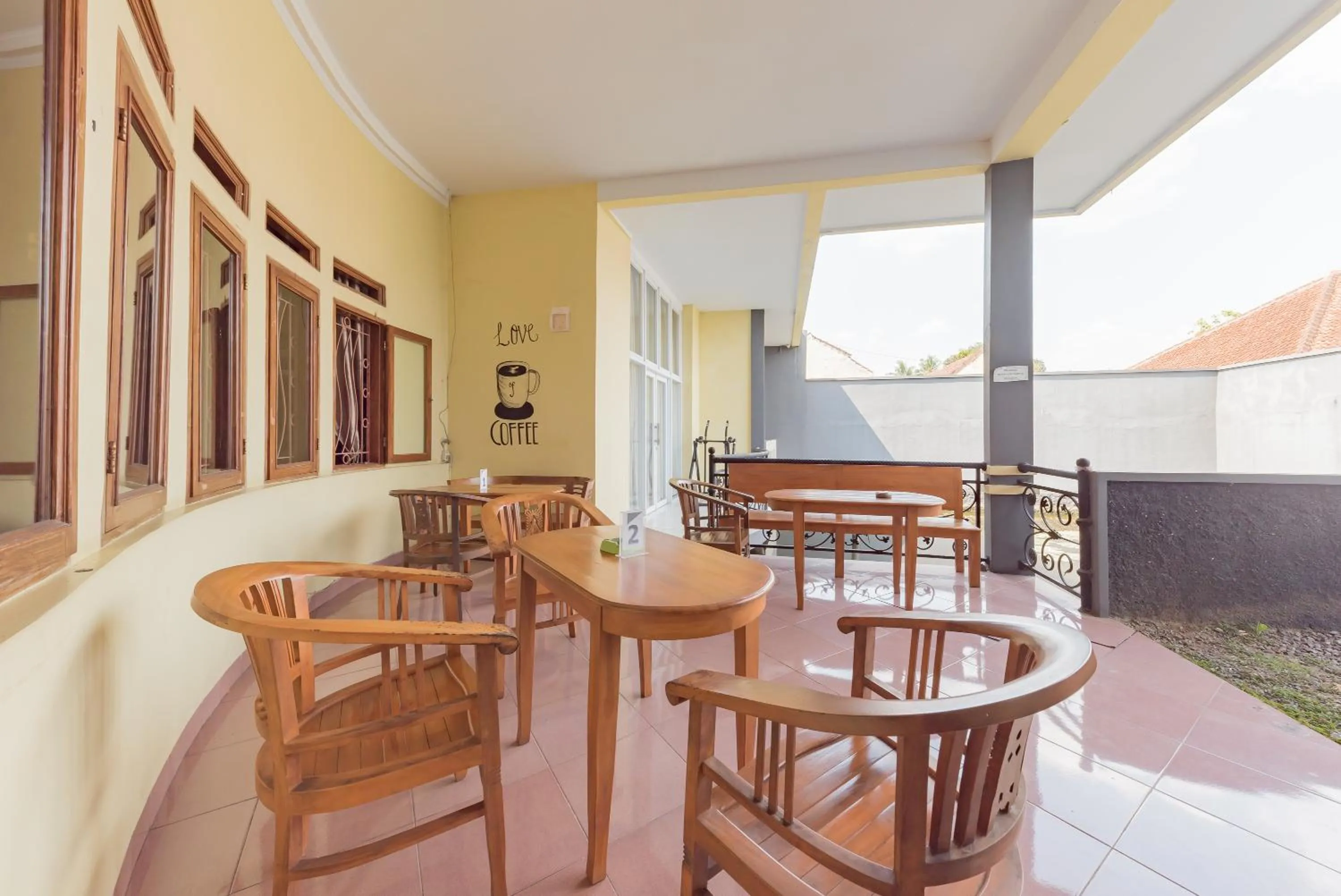 Seating area in RedDoorz at Jalan Siliwangi Tasikmalaya