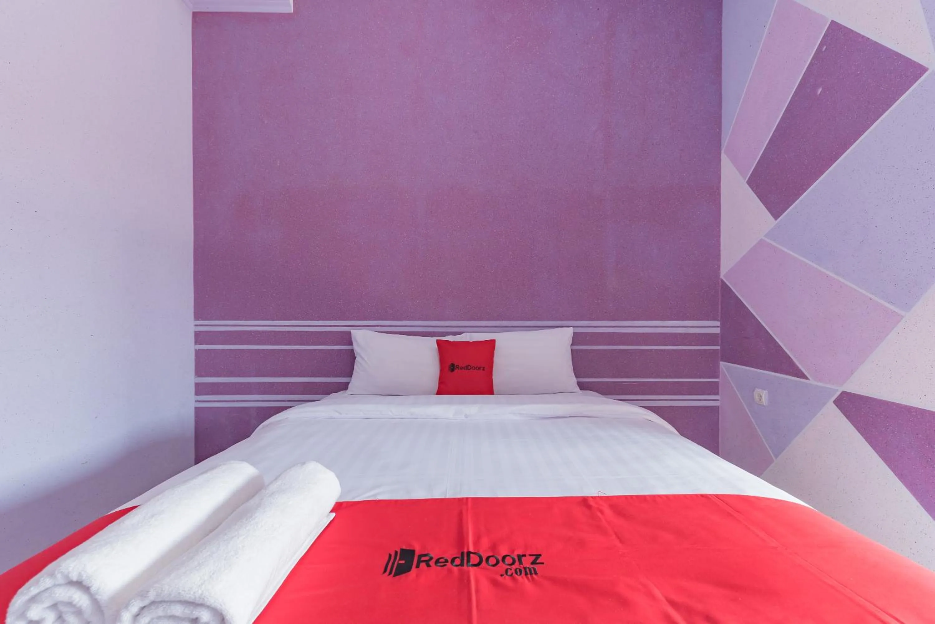 Bedroom, Bed in RedDoorz at Jalan Siliwangi Tasikmalaya