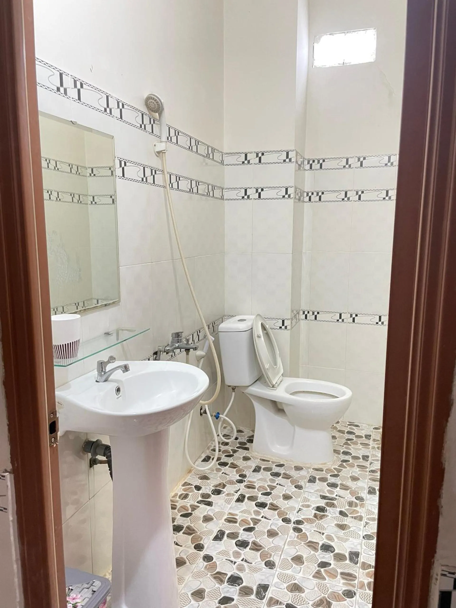 Bathroom in QUỲNH HOA HOTEL