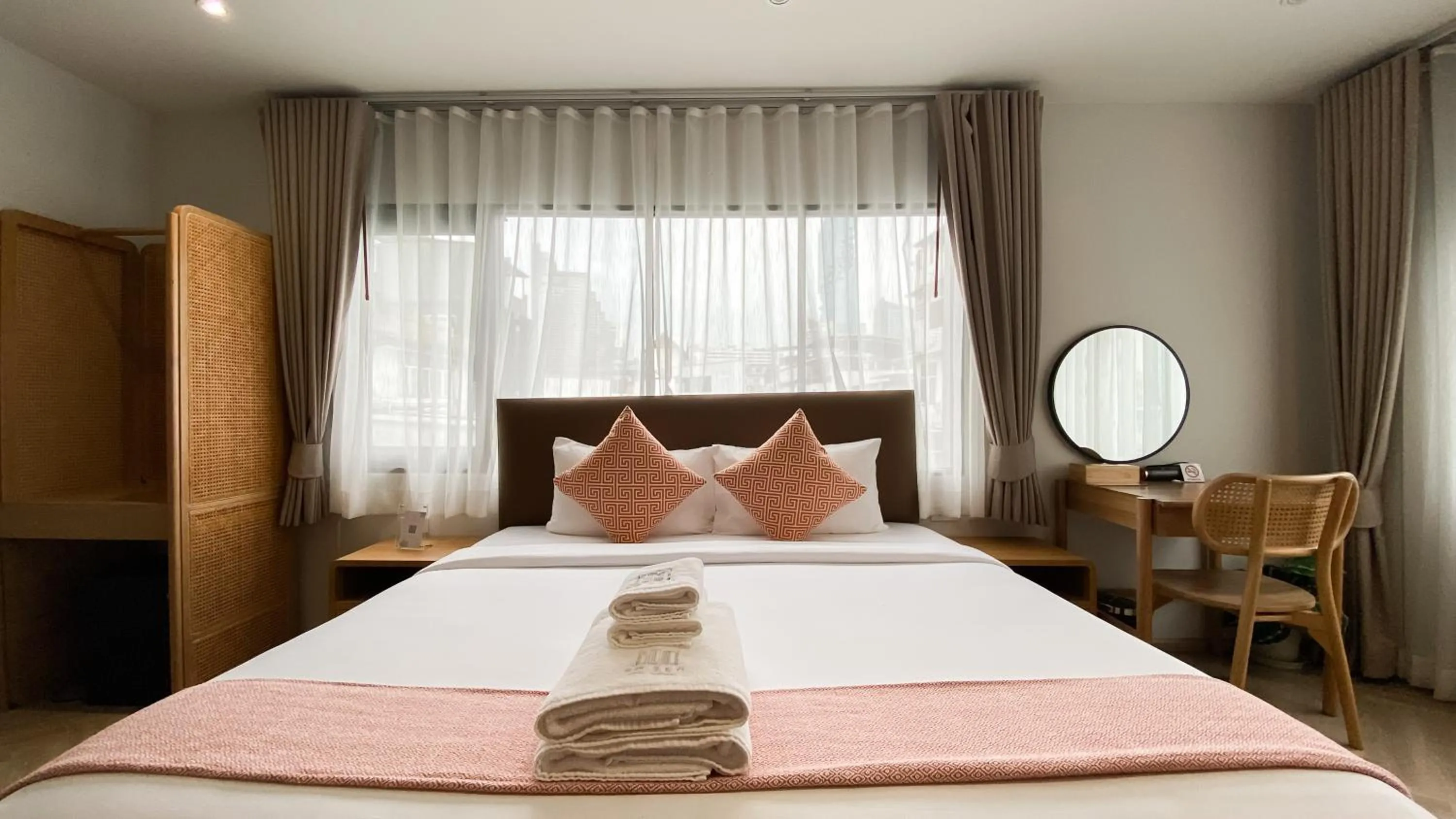 City view, Bed in SO Zen Hotel Silom Bangkok