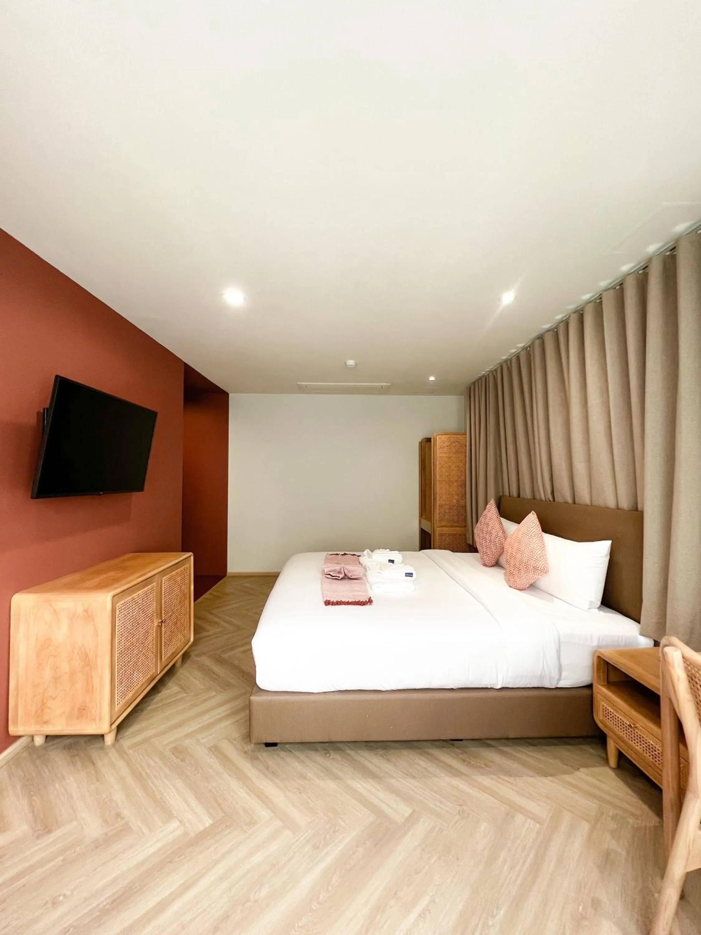 Communal lounge/ TV room, Bed in SO Zen Hotel Silom Bangkok