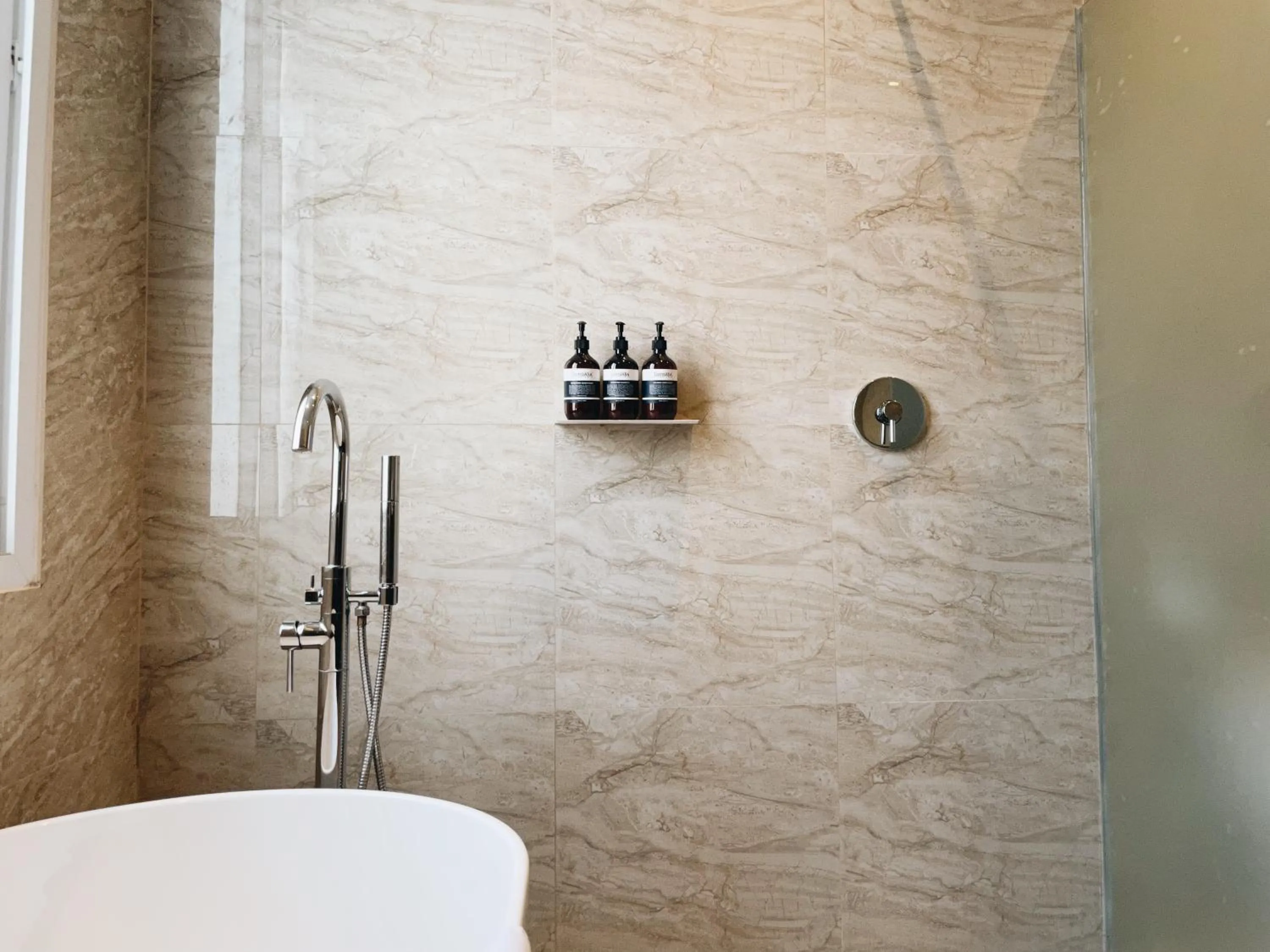 Shower in Kula Kara Villas Bingin, Uluwatu